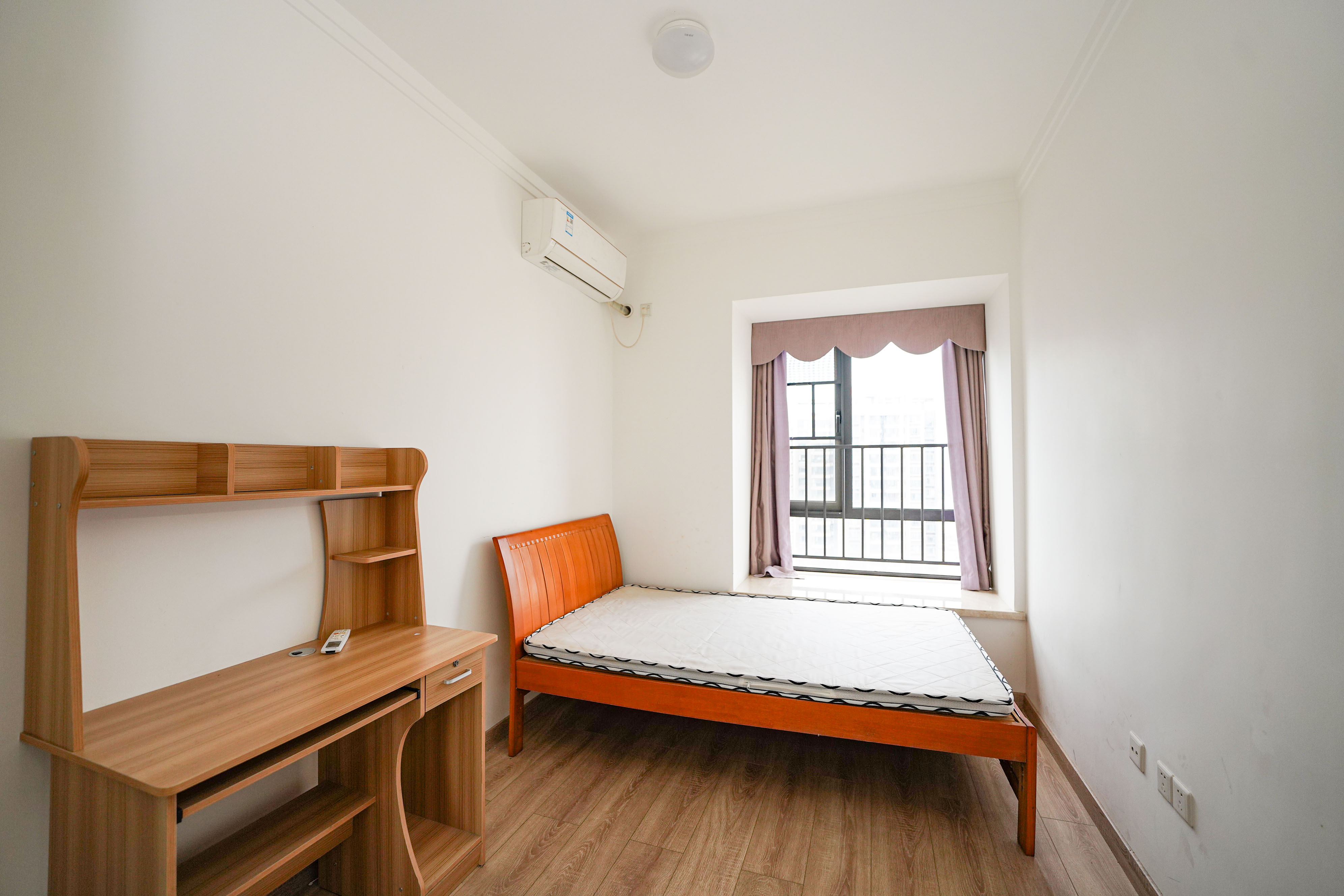 汇金城/嘉华城(二期、三期) 4室2厅2卫 172.0万 汇金城/嘉华城(二期、三期) 4室2厅2卫 172.0万卧室