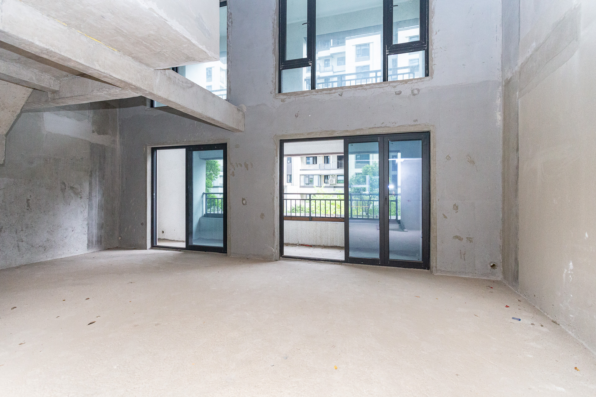 越秀湘江星汇城一期 5室2厅3卫 195.0万 越秀湘江星汇城一期 5室2厅3卫 195.0万客厅