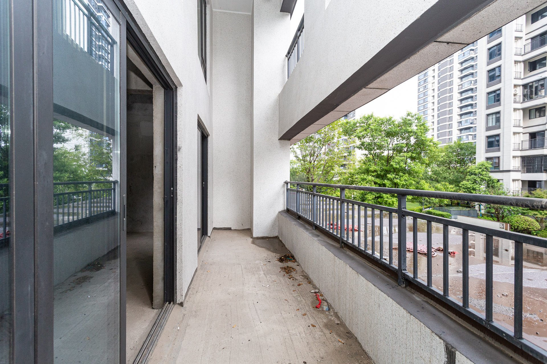 越秀湘江星汇城一期  5室2厅3卫    195.0万阳台