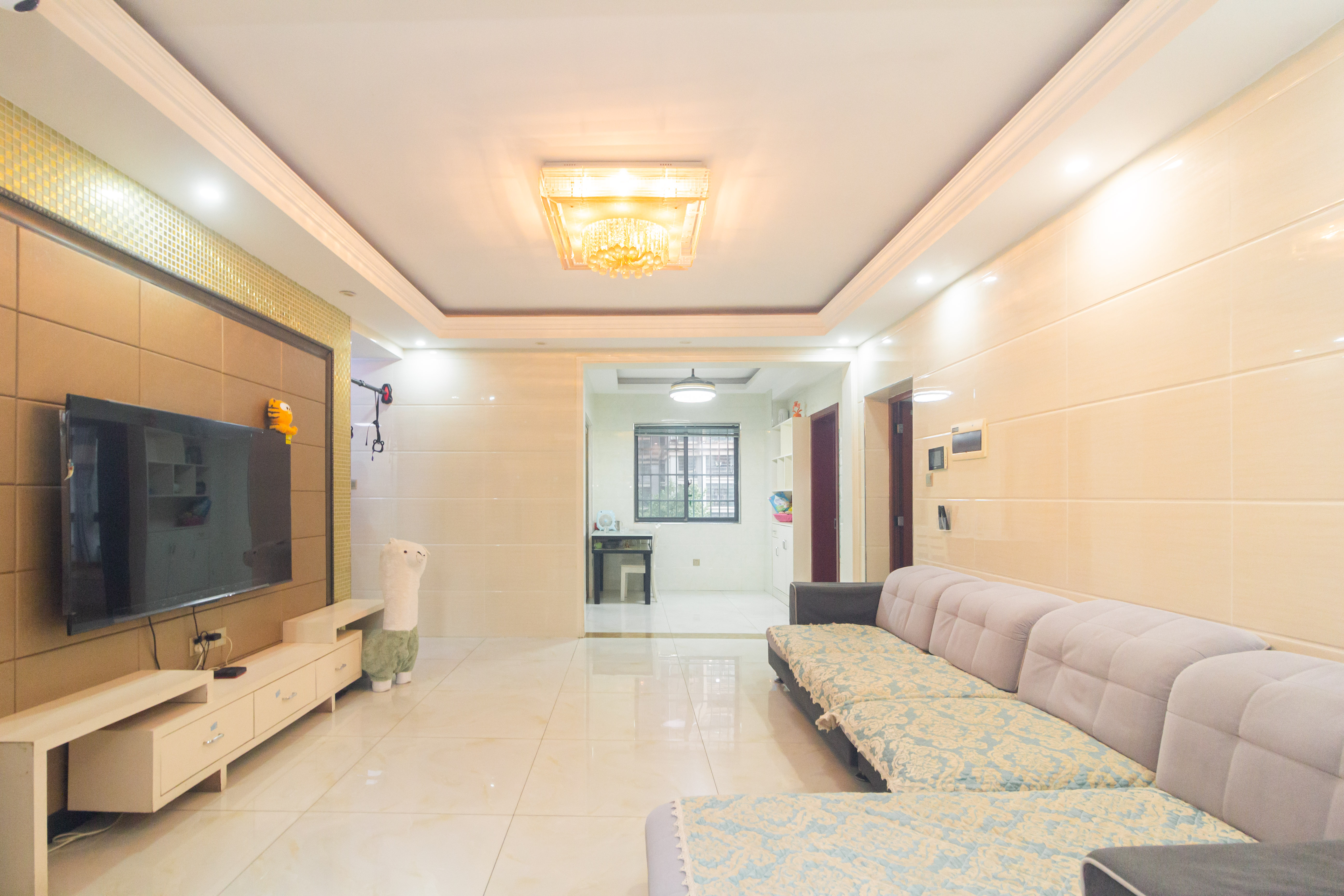 佳美紫郡  3室2厅1卫    68.8万 佳美紫郡  3室2厅1卫    68.8万客厅