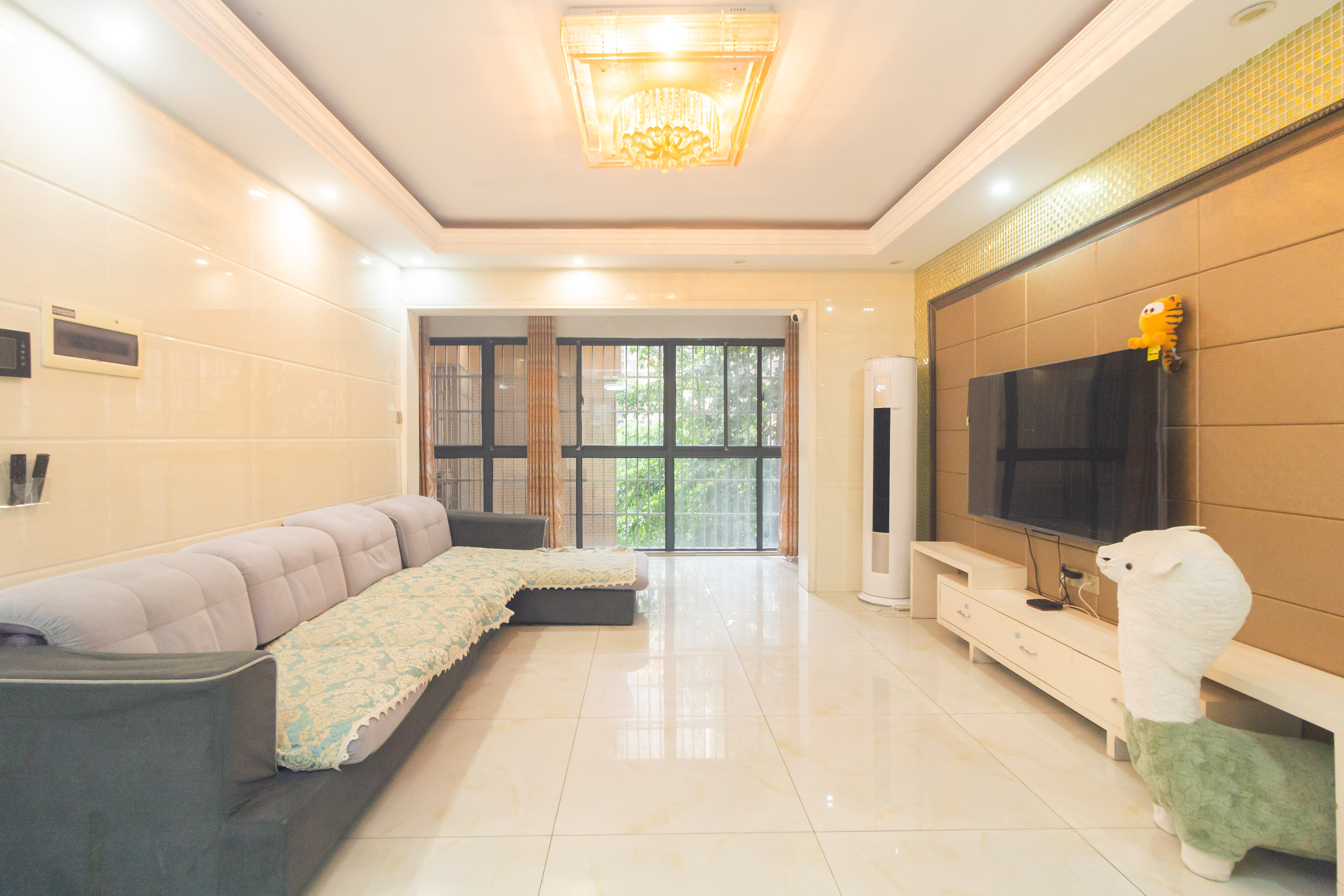 佳美紫郡  3室2厅1卫    68.8万 佳美紫郡  3室2厅1卫    68.8万客厅