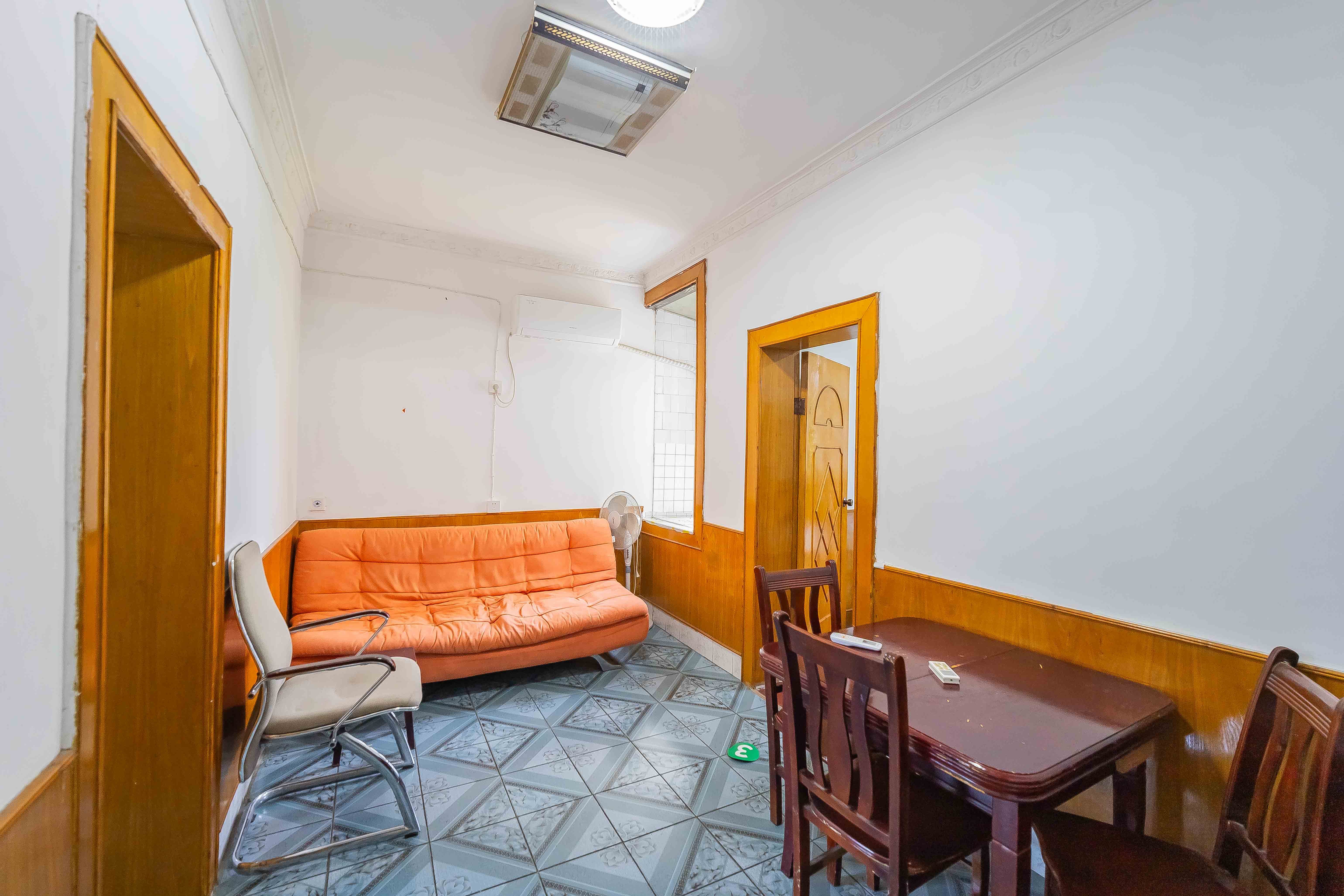 省水院宿舍 3室1厅1卫 60.0万 省水院宿舍 3室1厅1卫 60.0万客厅