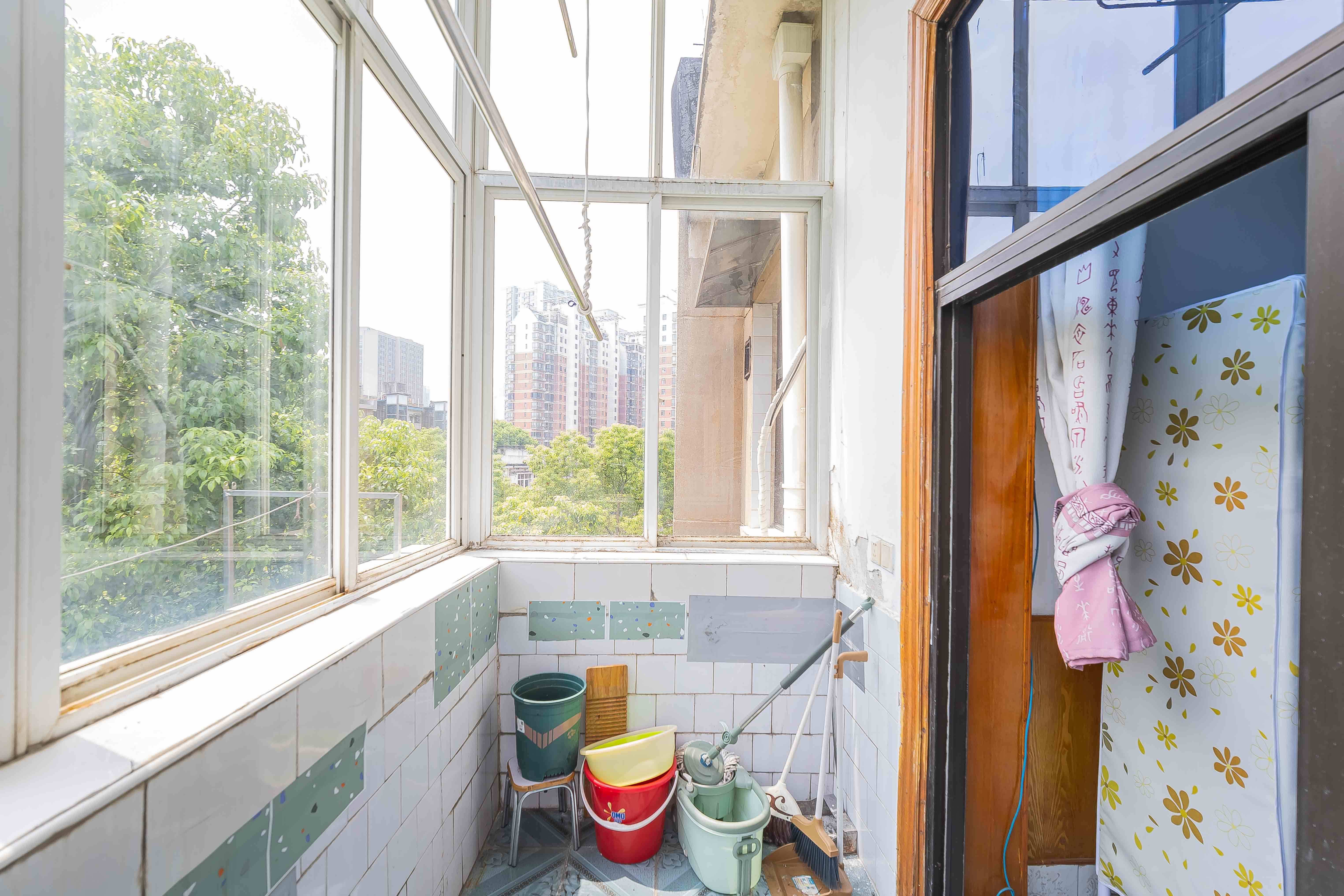 省水院宿舍 3室1厅1卫 60.0万 省水院宿舍 3室1厅1卫 60.0万阳台