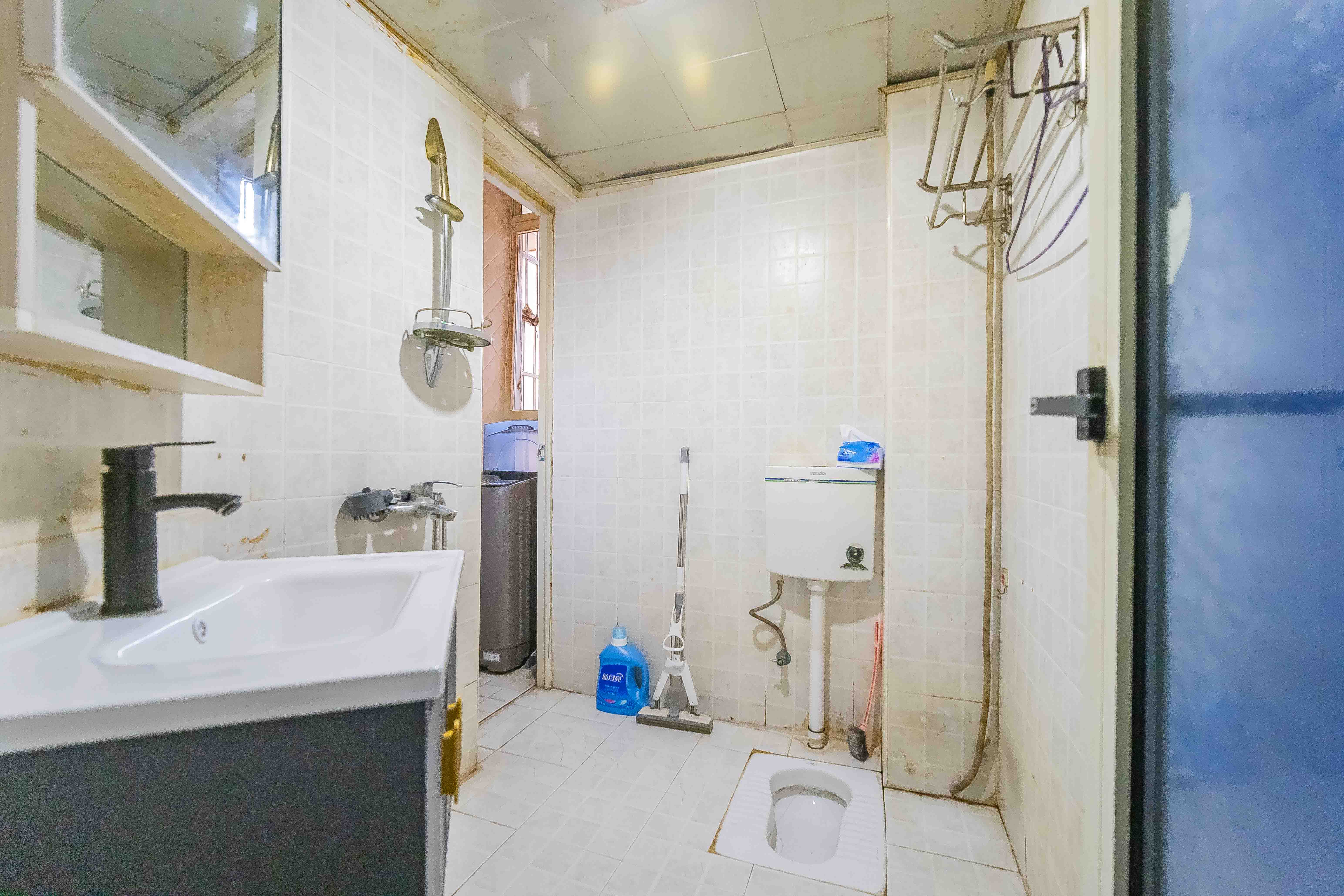 白沙晶城 1室1厅1卫 35.0万 白沙晶城 1室1厅1卫 35.0万卫生间