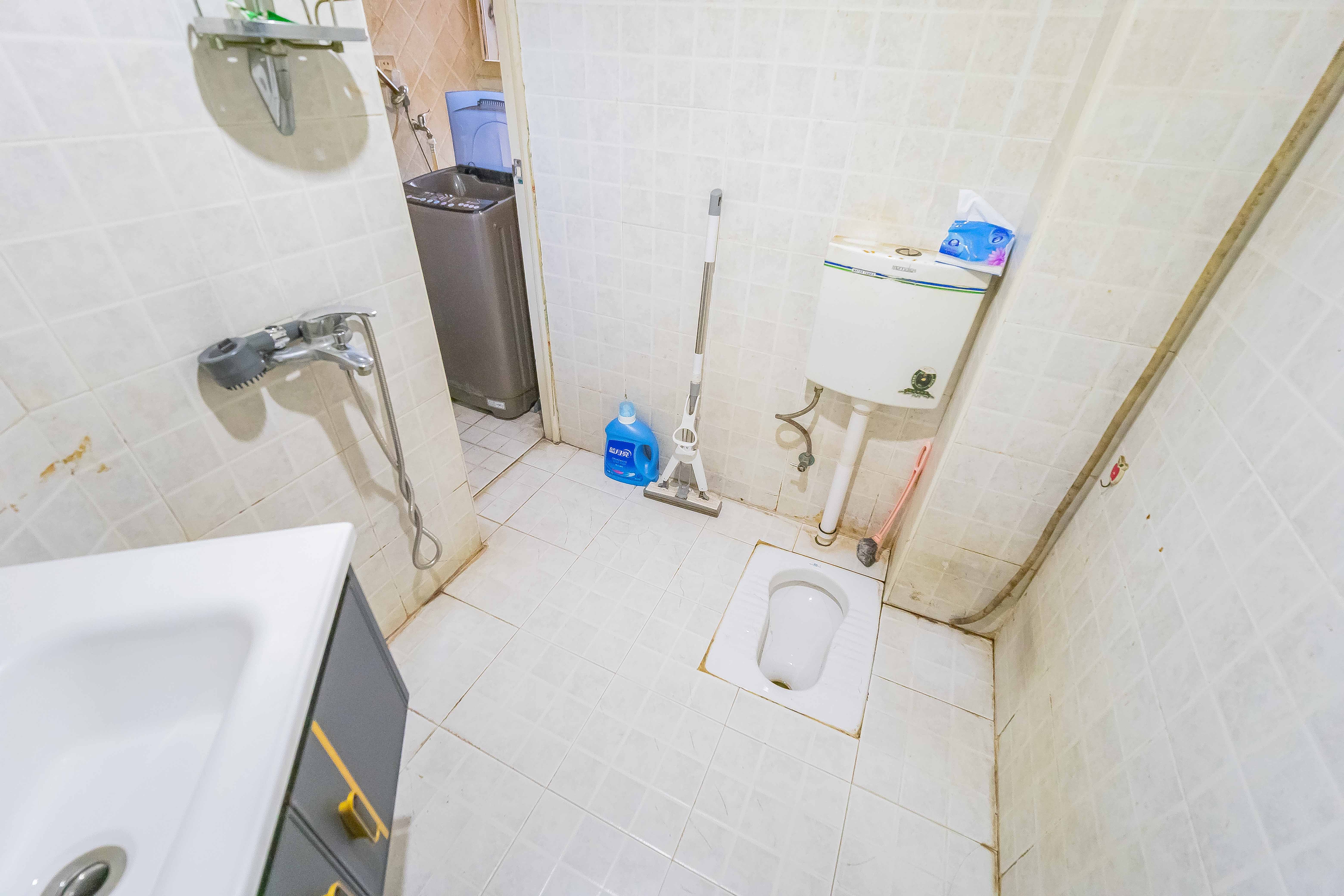 白沙晶城 1室1厅1卫 35.0万 白沙晶城 1室1厅1卫 35.0万卫生间