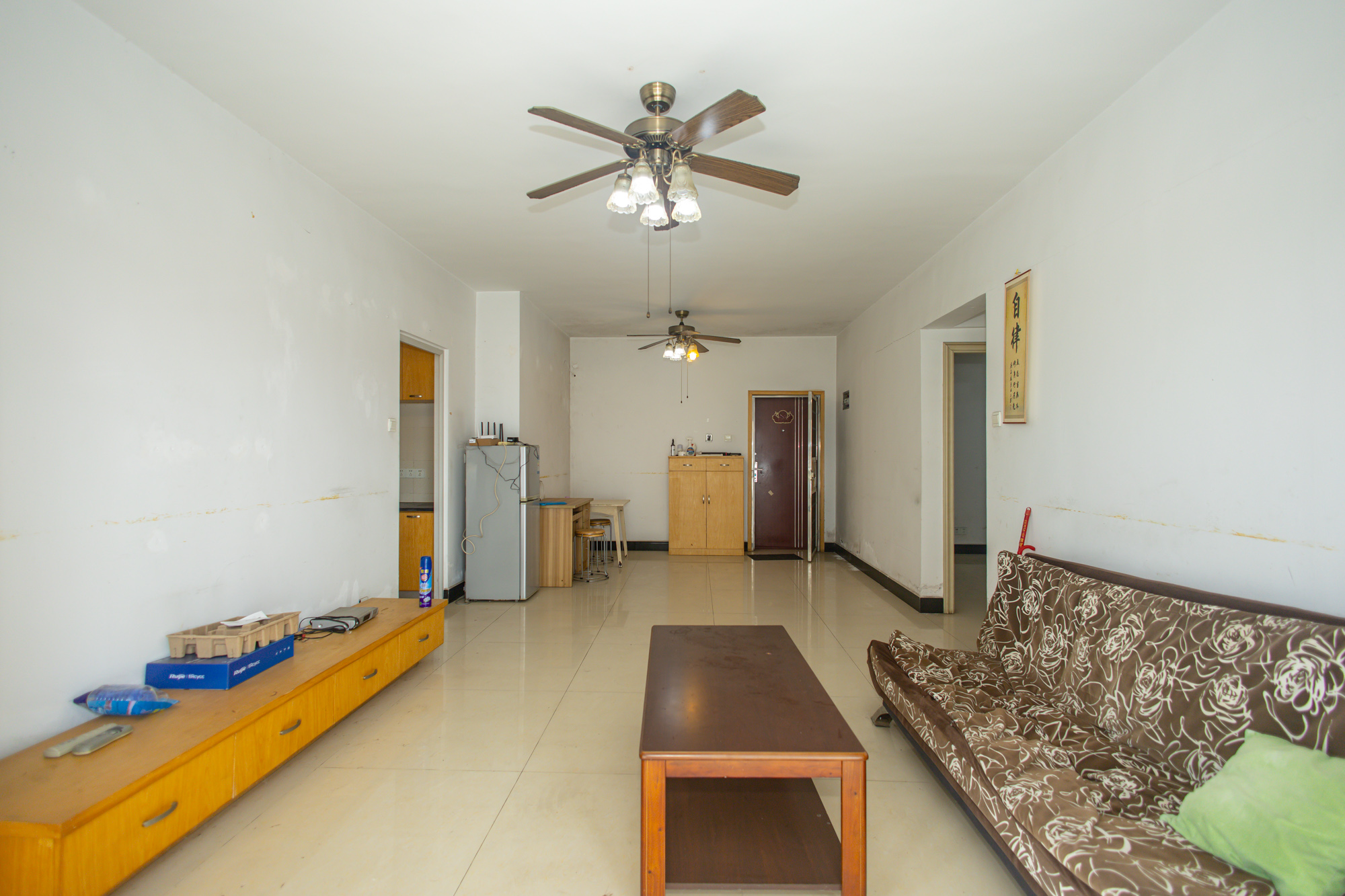 紫晶城  2室2厅1卫    54.0万 紫晶城  2室2厅1卫    54.0万客厅