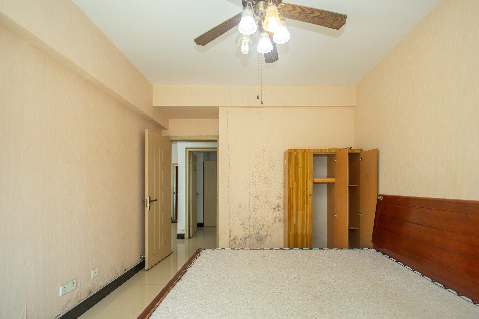 紫晶城  2室2厅1卫    54.0万 紫晶城  2室2厅1卫    54.0万卧室