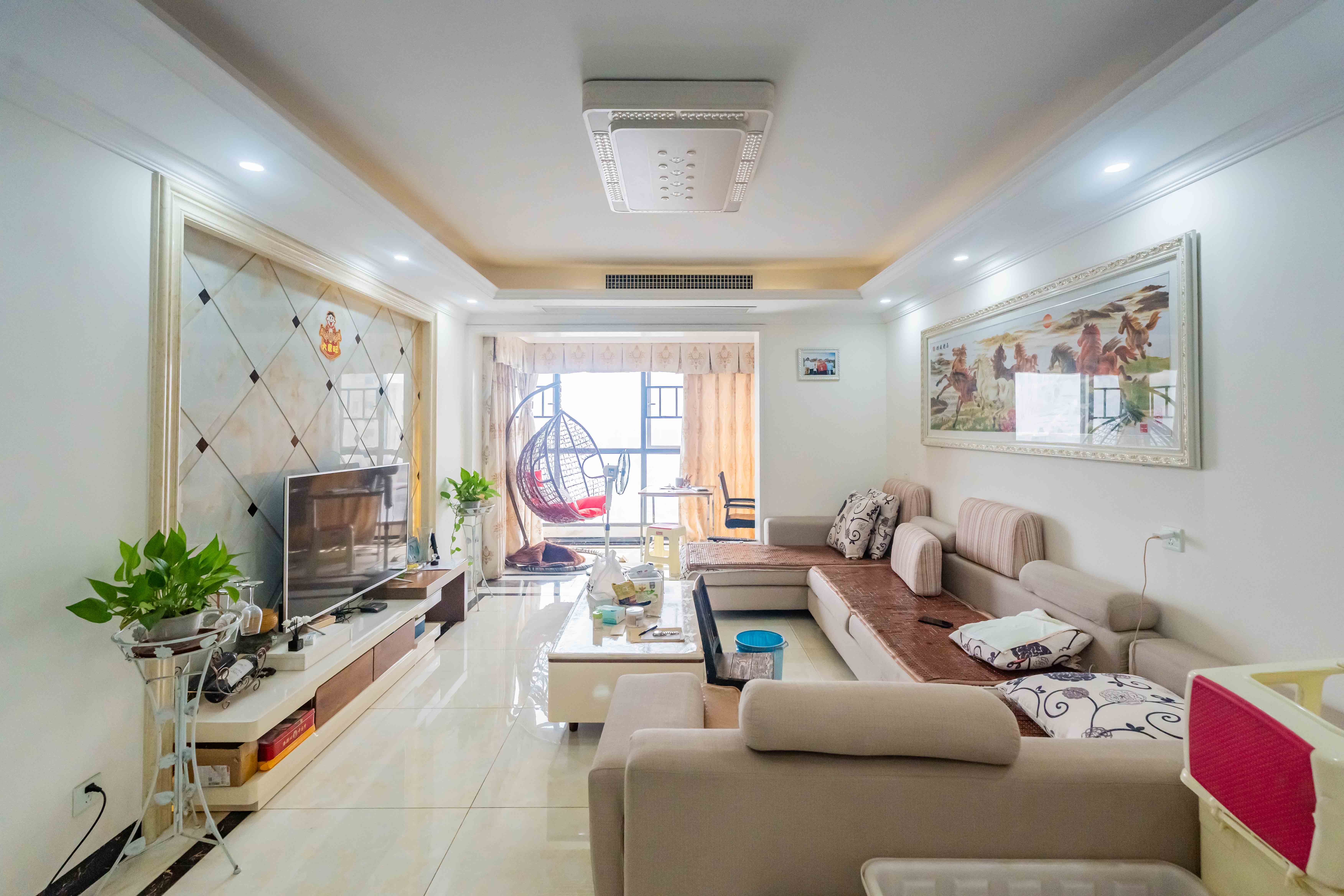 悦湖山 4室2厅2卫 85.0万 悦湖山 4室2厅2卫 85.0万客厅