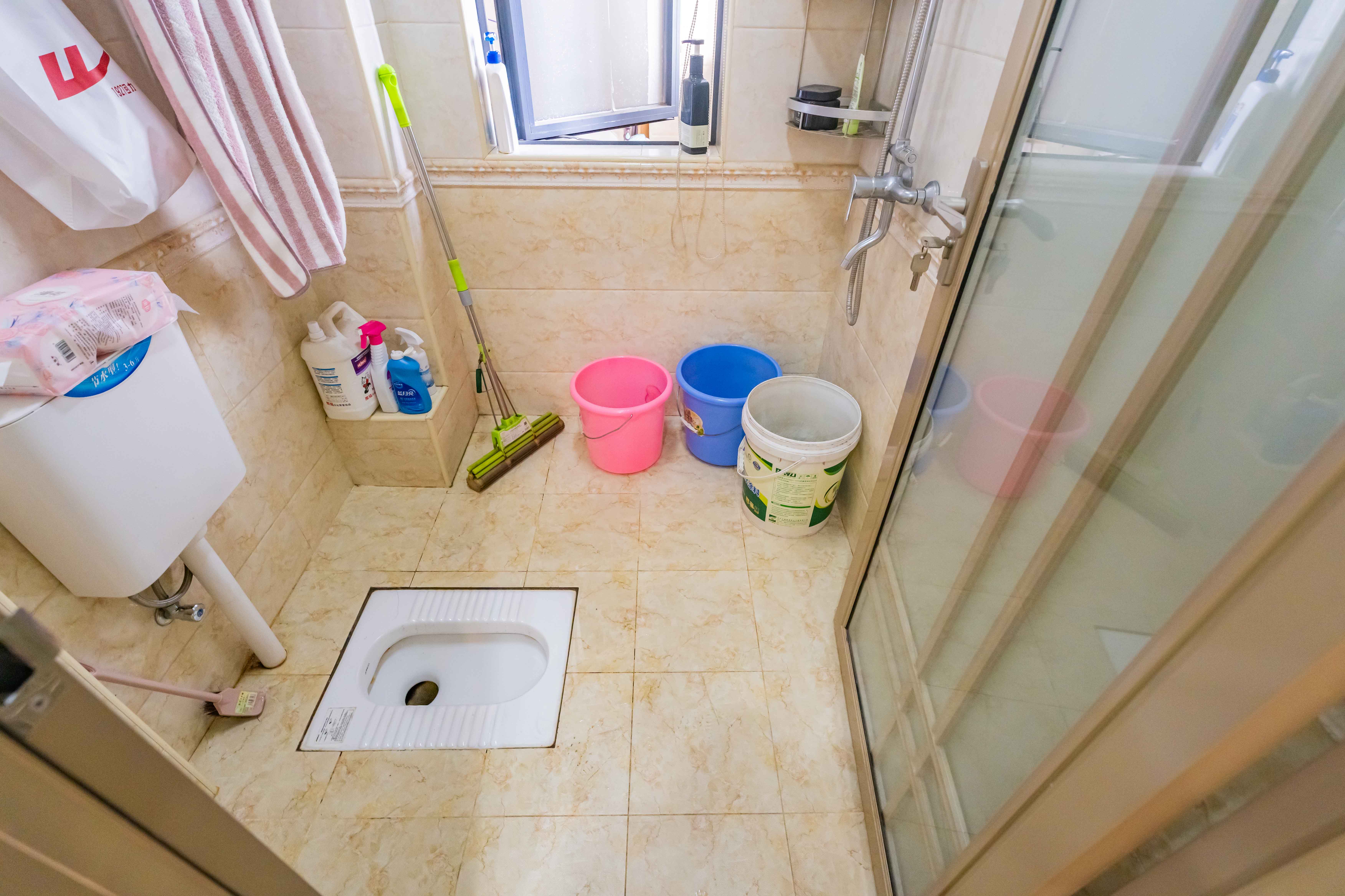 悦湖山 4室2厅2卫 85.0万 悦湖山 4室2厅2卫 85.0万卫生间