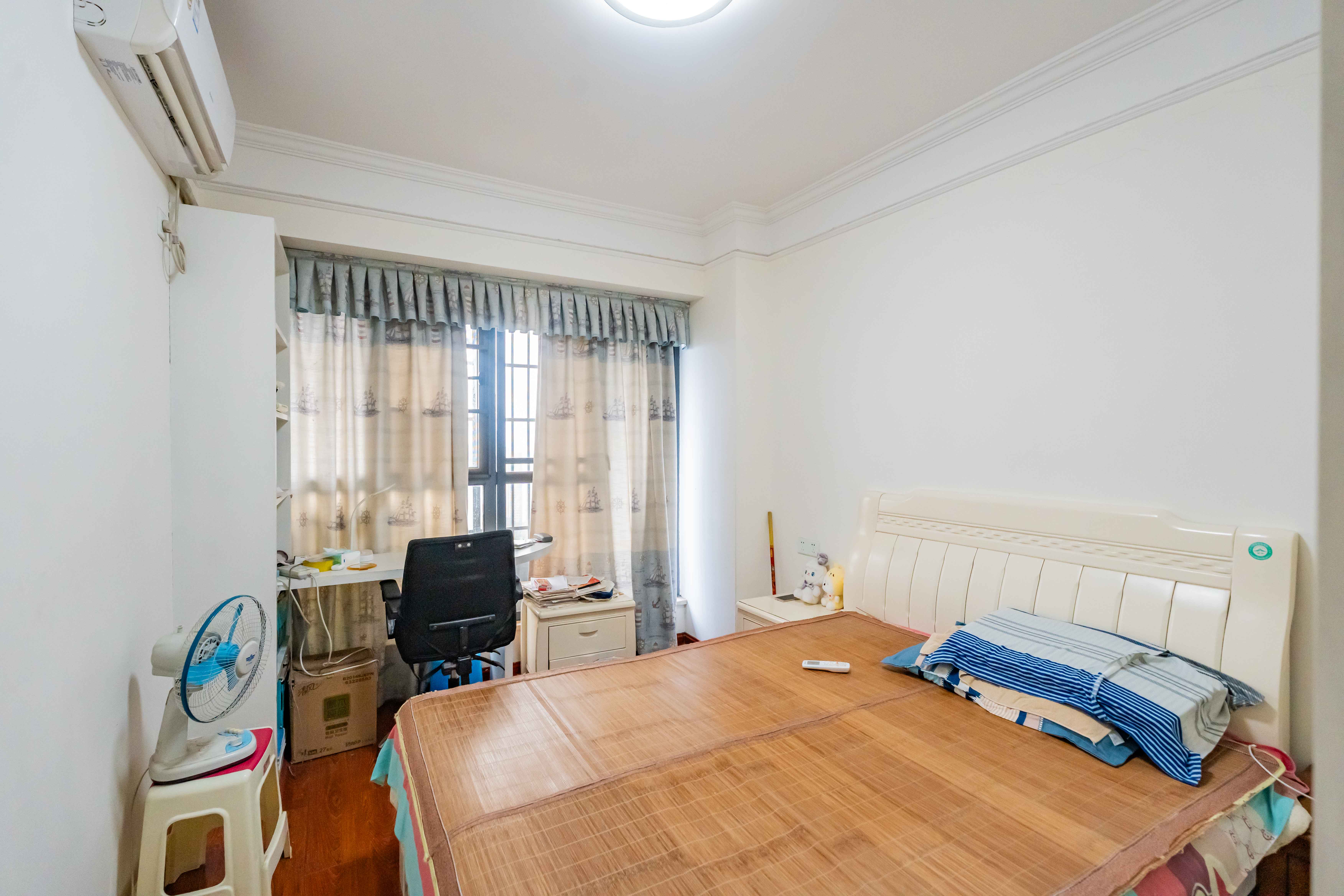 悦湖山 4室2厅2卫 85.0万 悦湖山 4室2厅2卫 85.0万卧室