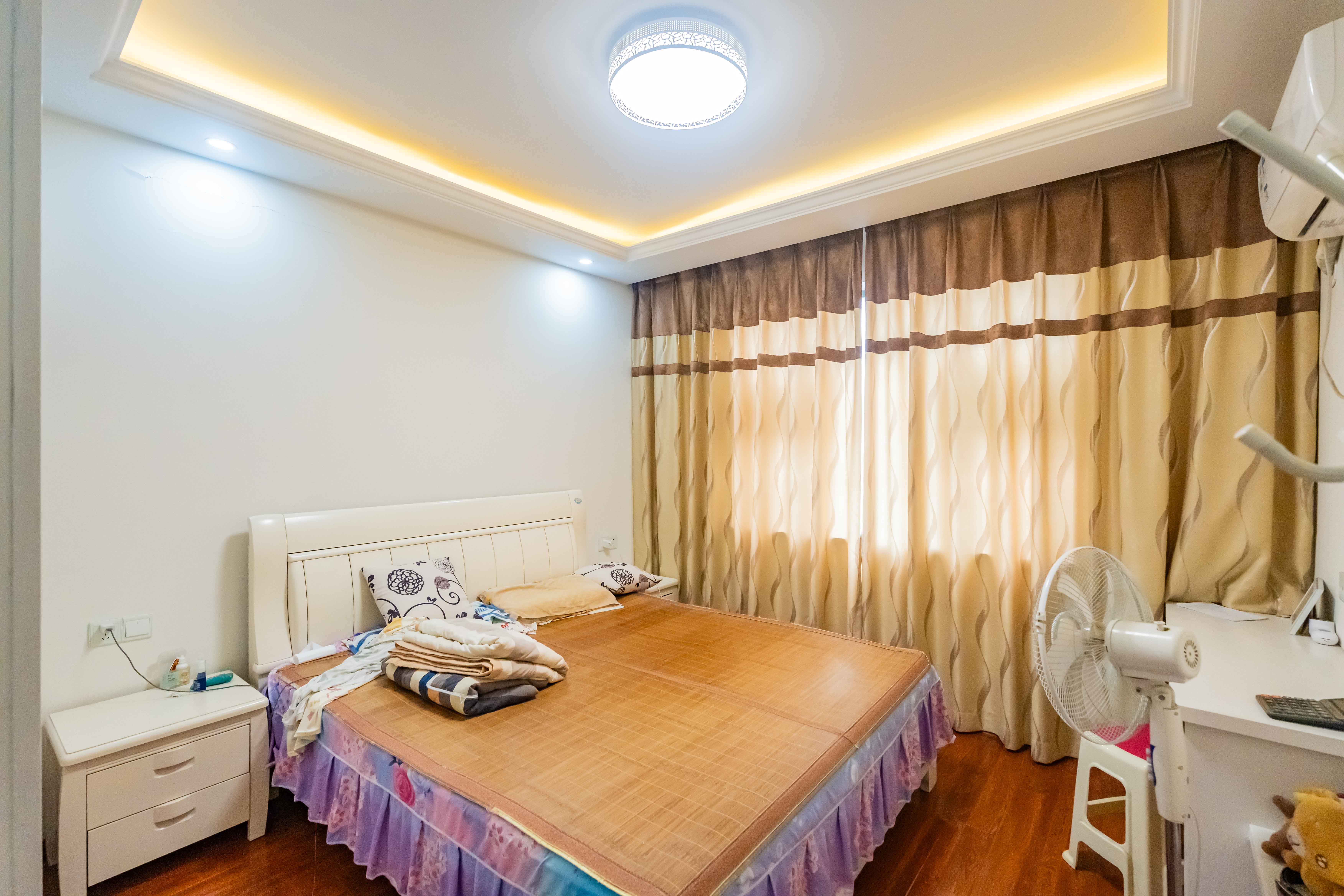 悦湖山 4室2厅2卫 85.0万 悦湖山 4室2厅2卫 85.0万卧室