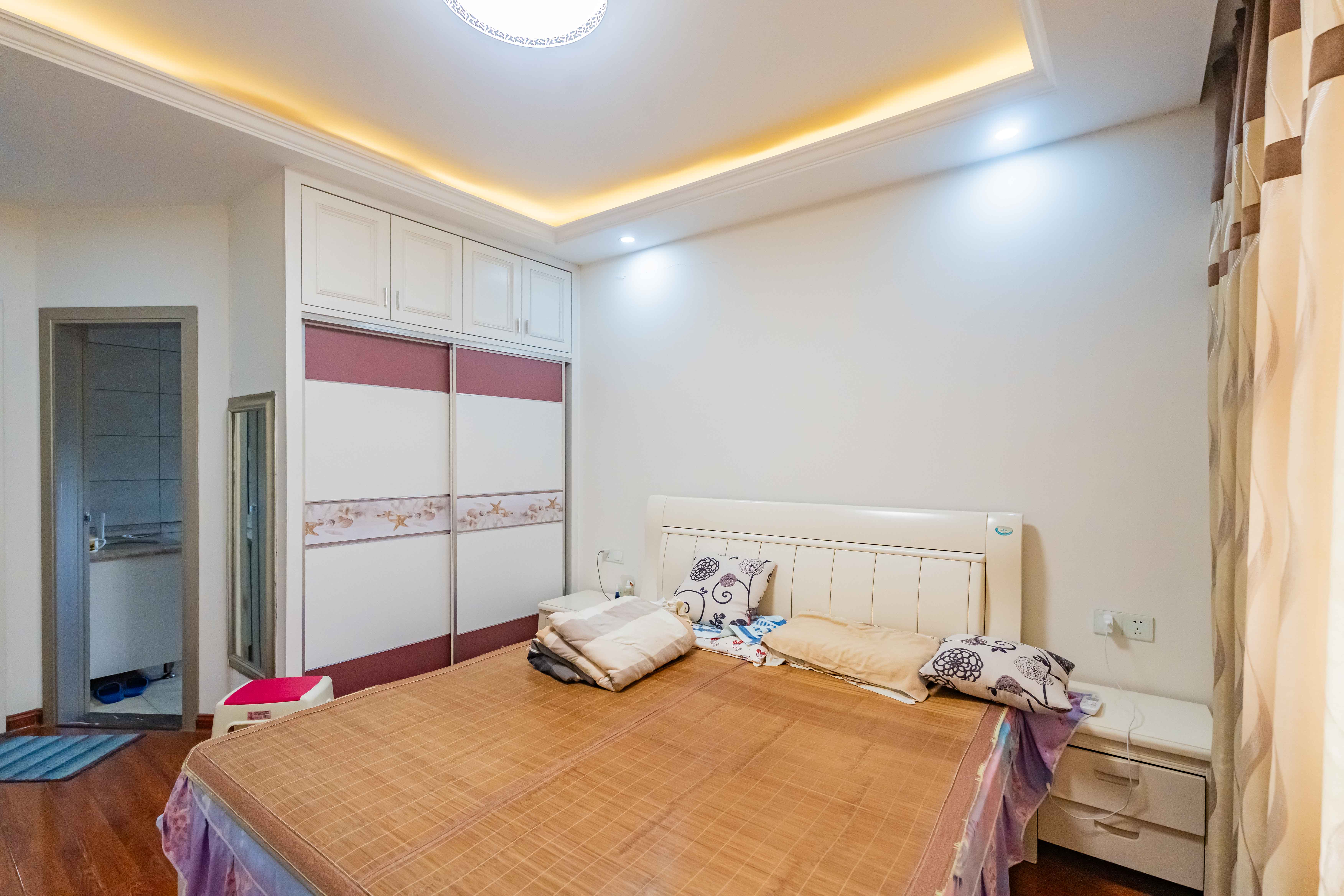 悦湖山 4室2厅2卫 85.0万 悦湖山 4室2厅2卫 85.0万卧室