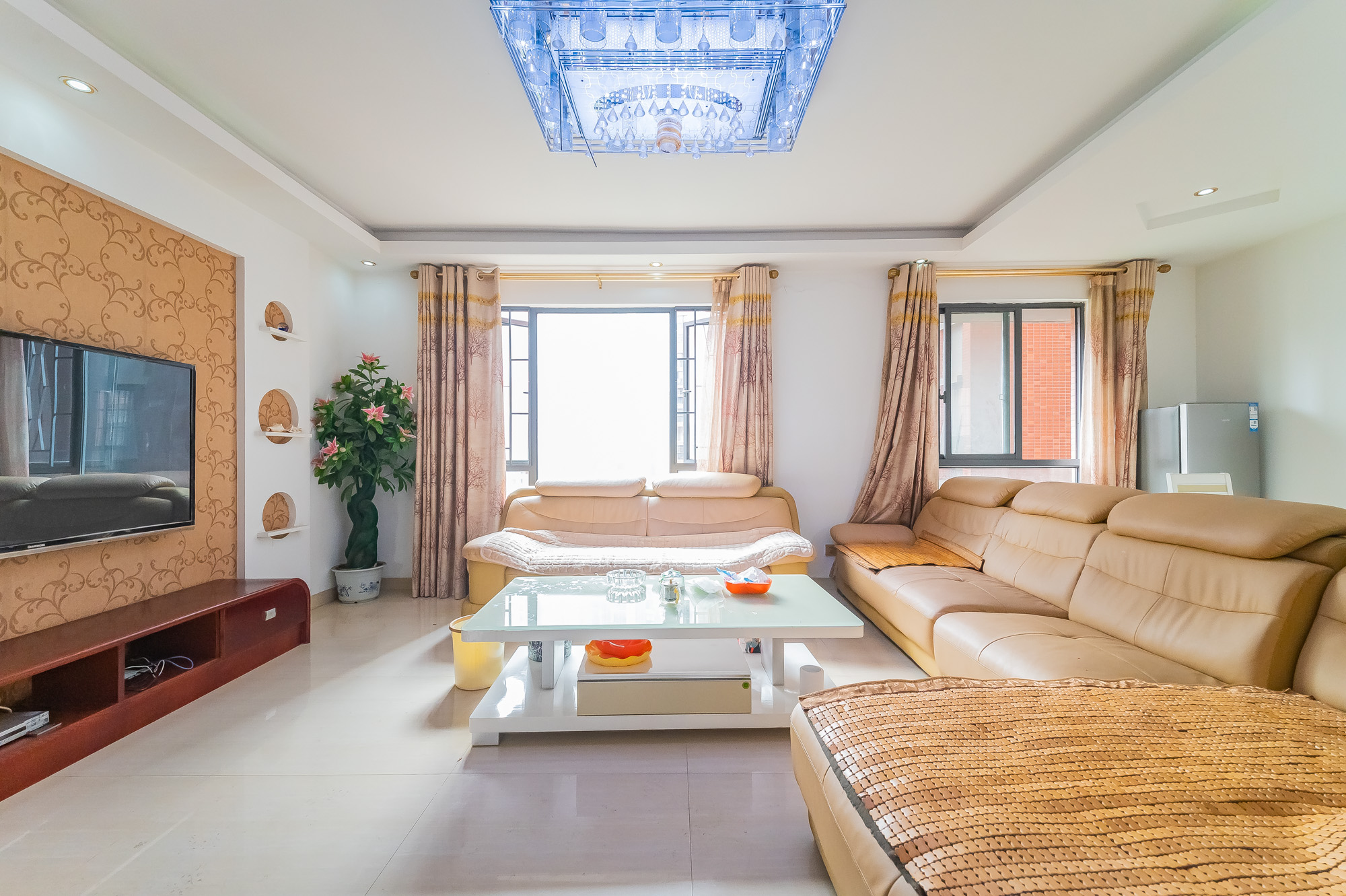 华润凤凰城二期  3室2厅1卫    78.8万 华润凤凰城二期  3室2厅1卫    78.8万客厅