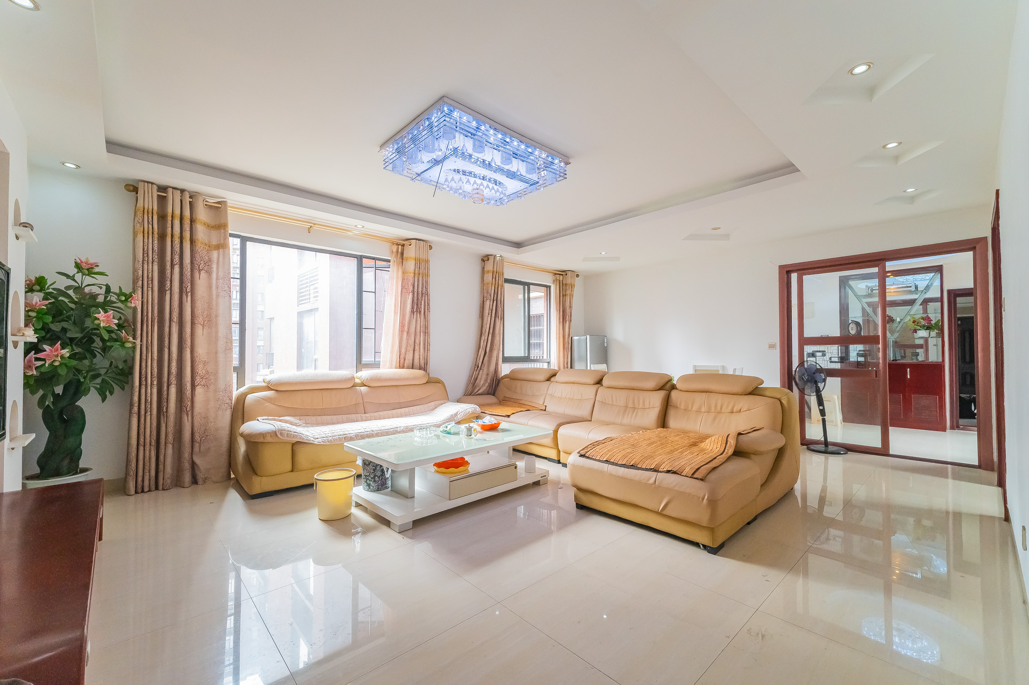 华润凤凰城二期  3室2厅1卫    78.8万 华润凤凰城二期  3室2厅1卫    78.8万客厅