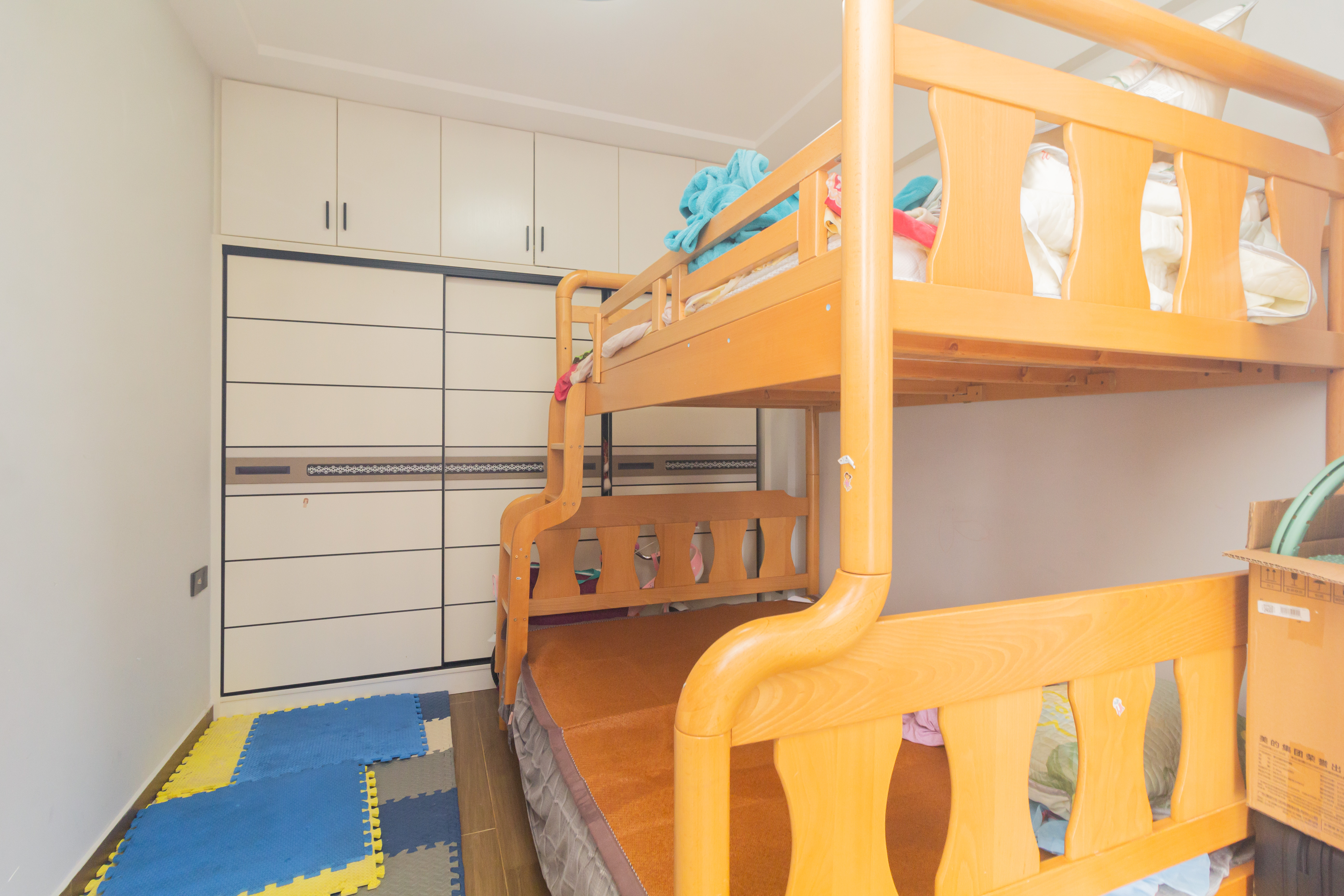 东方美地  3室2厅1卫    78.8万 东方美地  3室2厅1卫    78.8万卧室