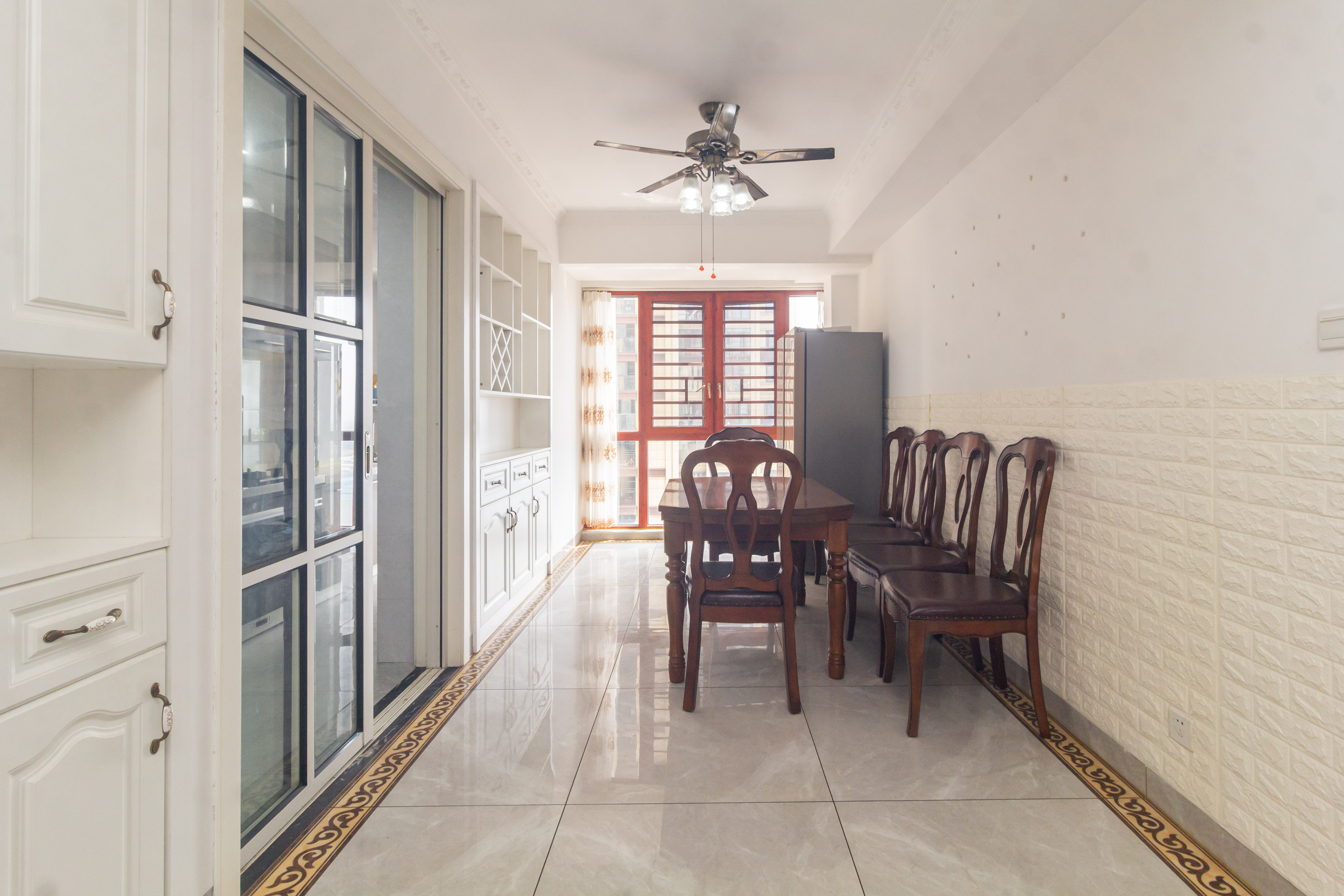 东方美地 3室2厅2卫 108.0万 东方美地 3室2厅2卫 108.0万客厅