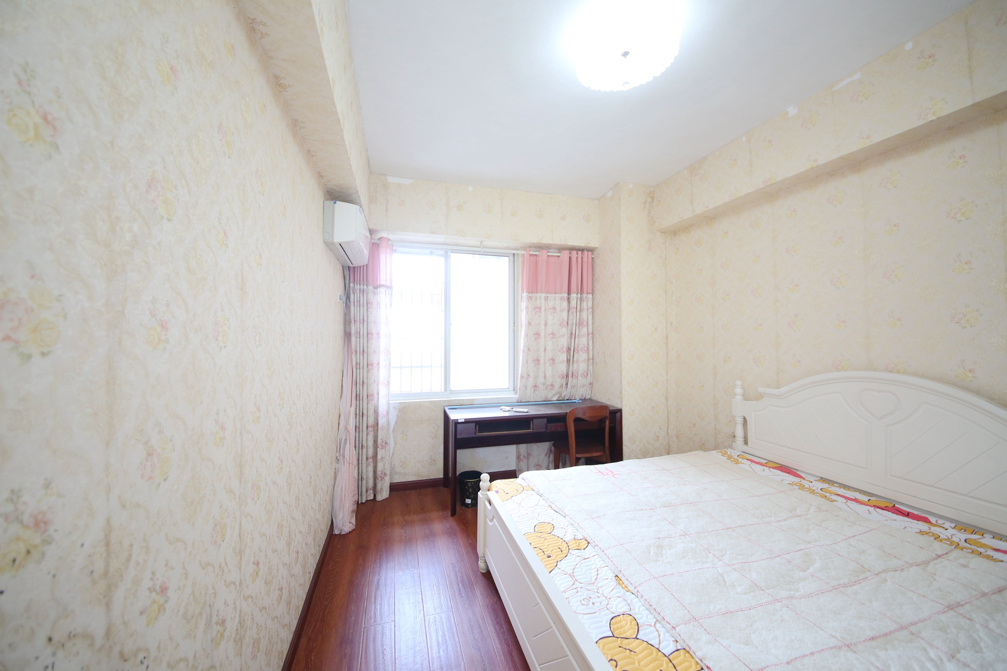 迎宾大厦  3室2厅1卫   112.50万卧室