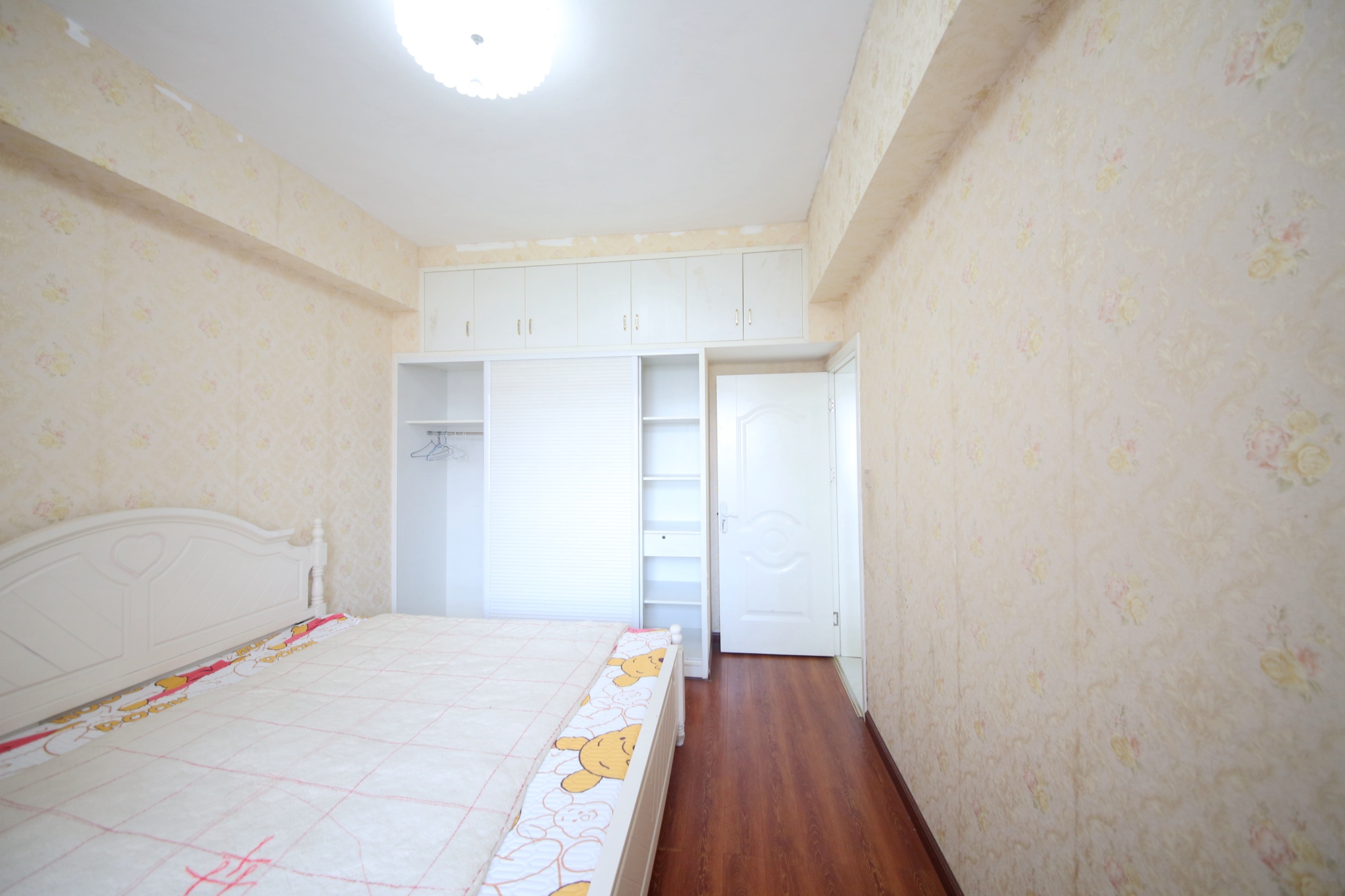迎宾大厦  3室2厅1卫   112.50万卧室
