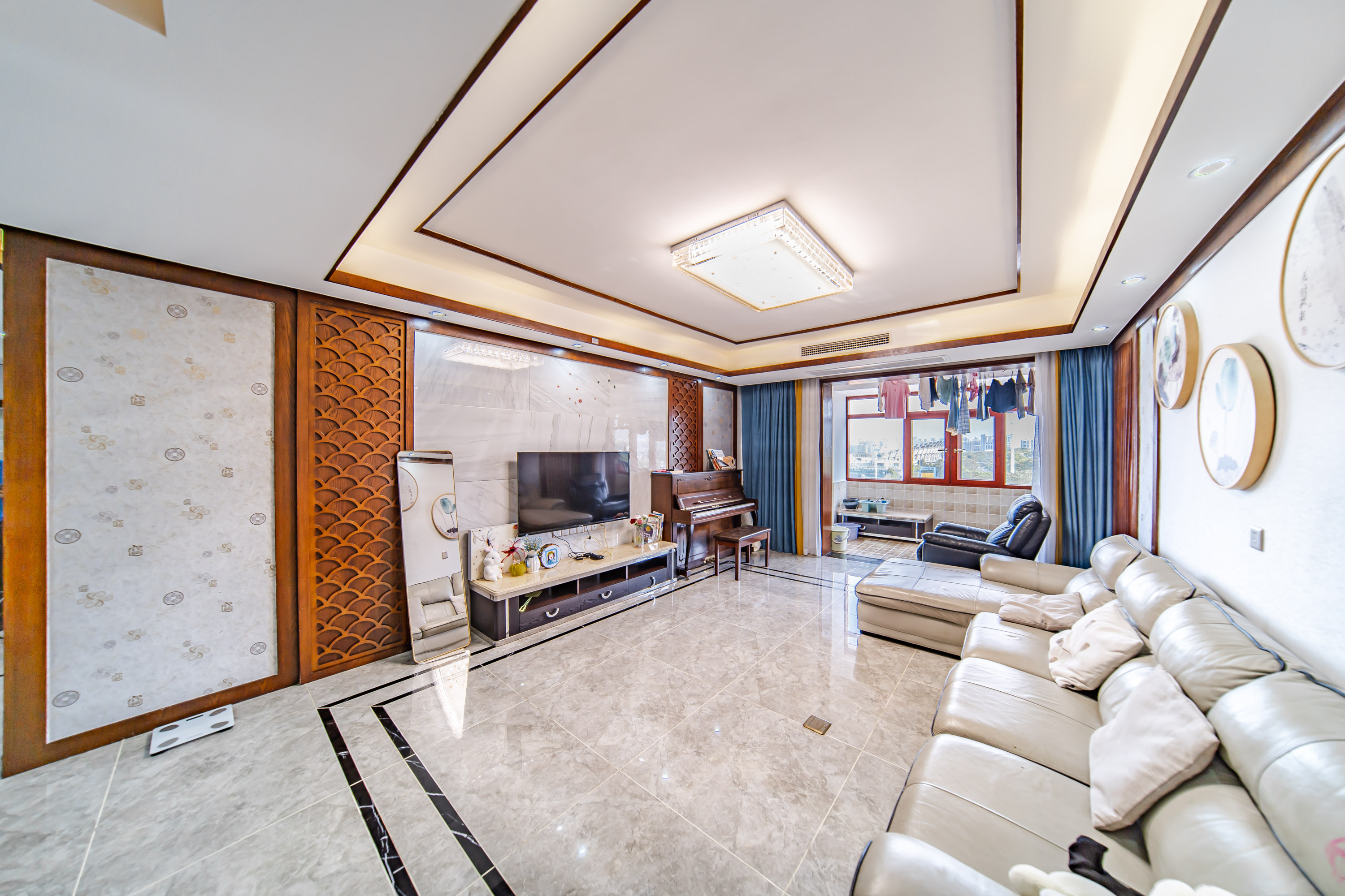 麓山翰林苑 4室2厅1卫 170.0万 麓山翰林苑 4室2厅1卫 170.0万客厅