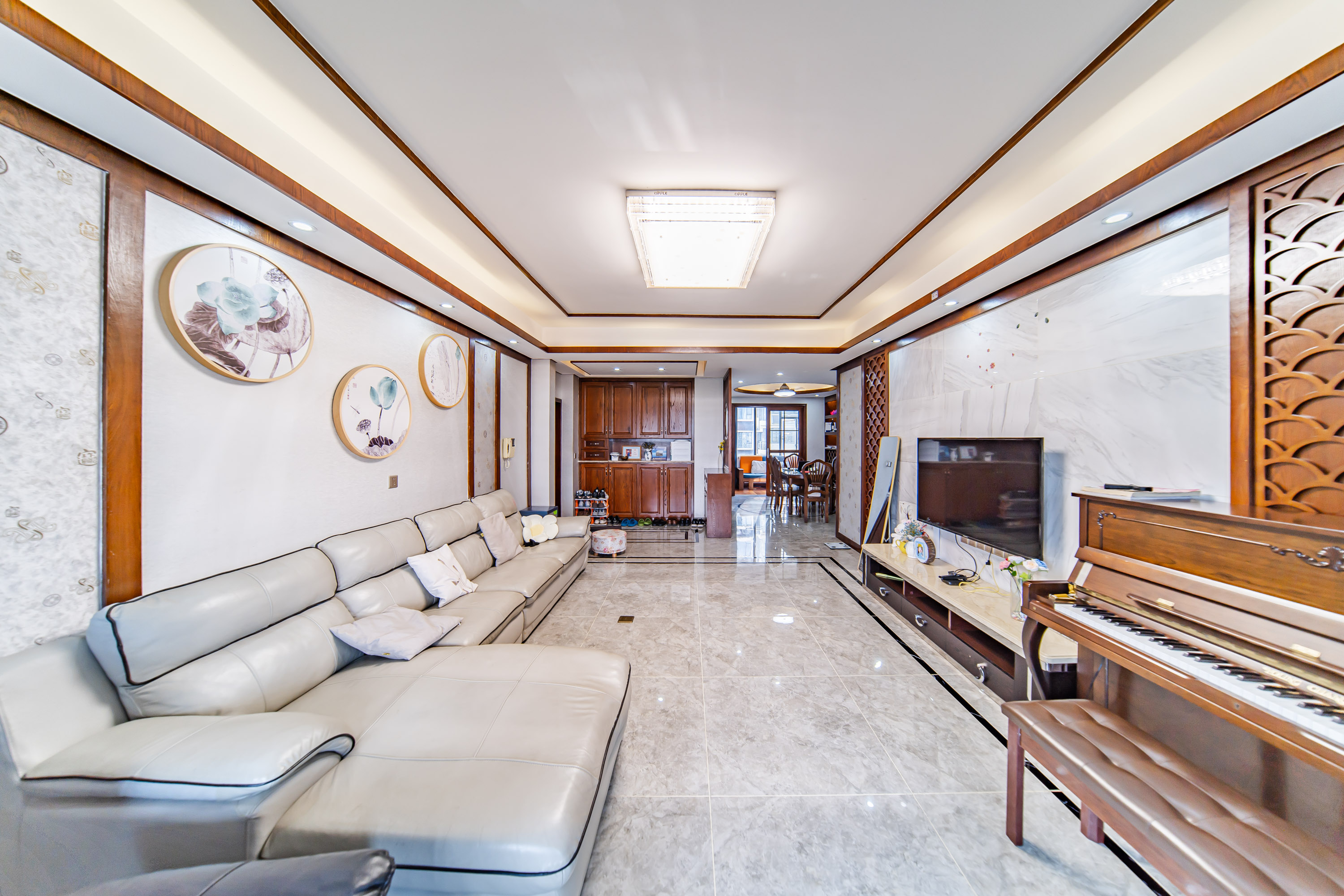 麓山翰林苑 4室2厅1卫 170.0万 麓山翰林苑 4室2厅1卫 170.0万客厅