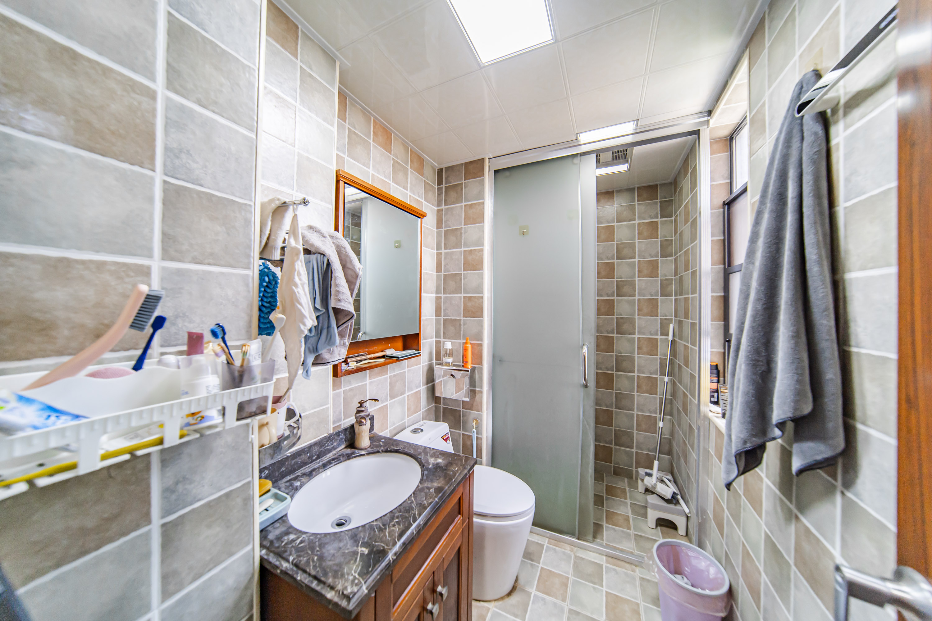 麓山翰林苑 4室2厅1卫 170.0万 麓山翰林苑 4室2厅1卫 170.0万卫生间