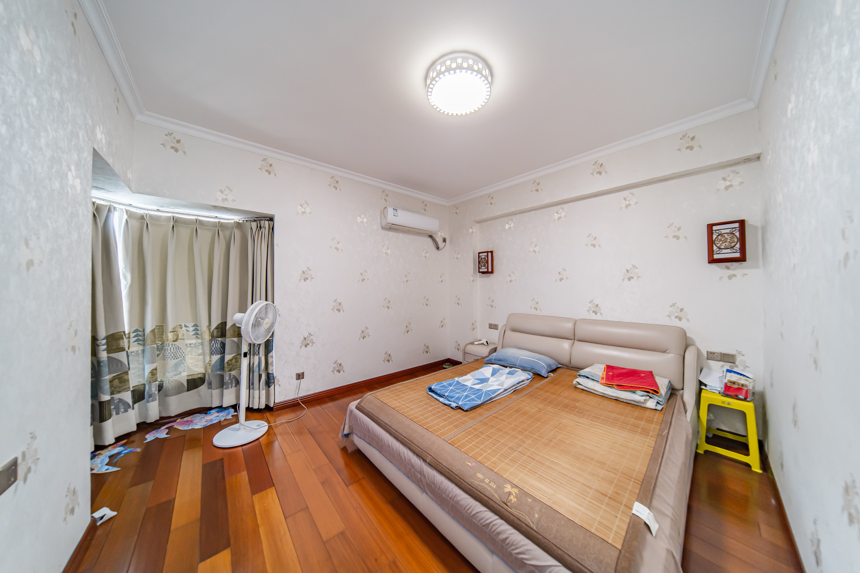 麓山翰林苑 4室2厅1卫 170.0万 麓山翰林苑 4室2厅1卫 170.0万卧室