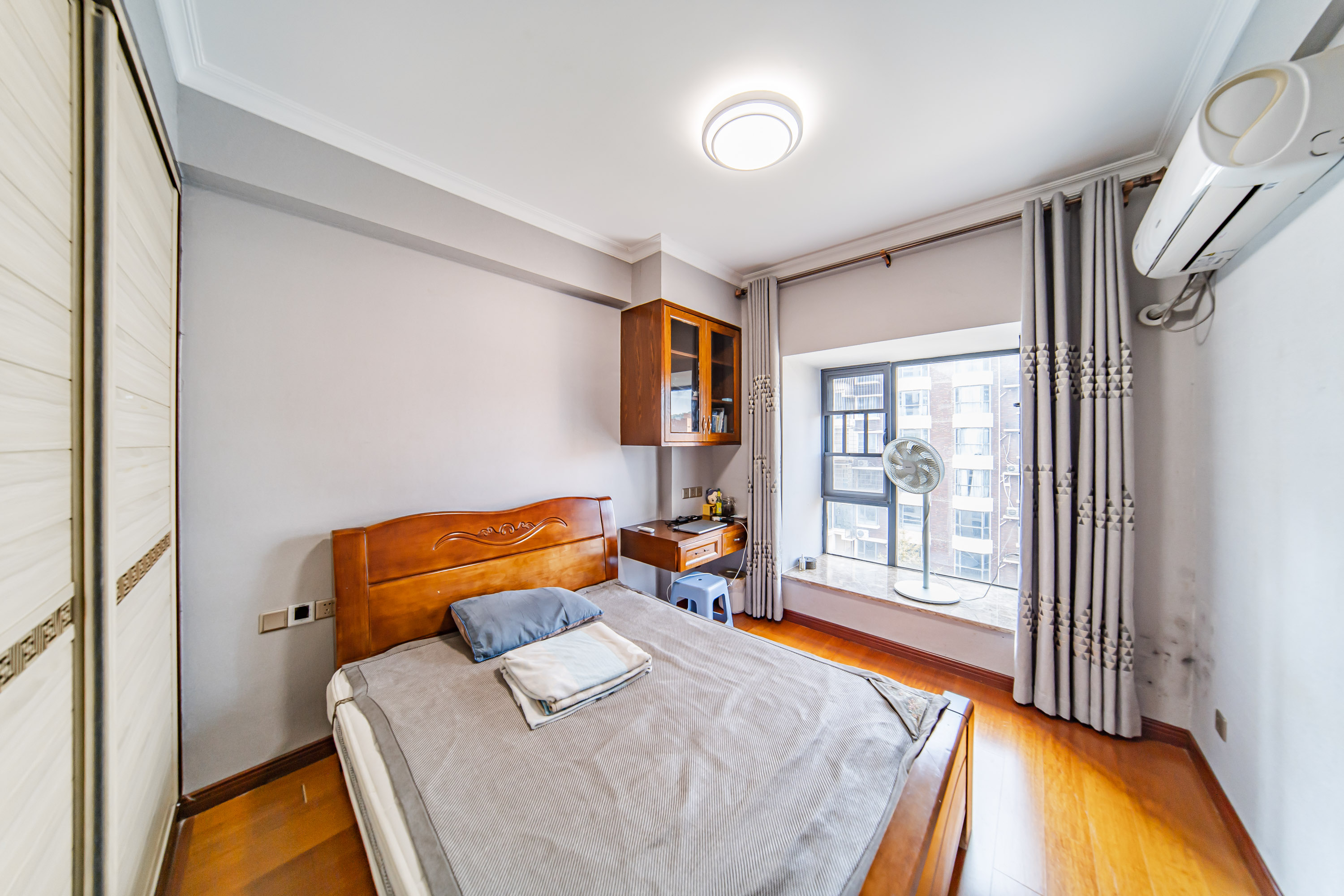 麓山翰林苑 4室2厅1卫 170.0万 麓山翰林苑 4室2厅1卫 170.0万卧室