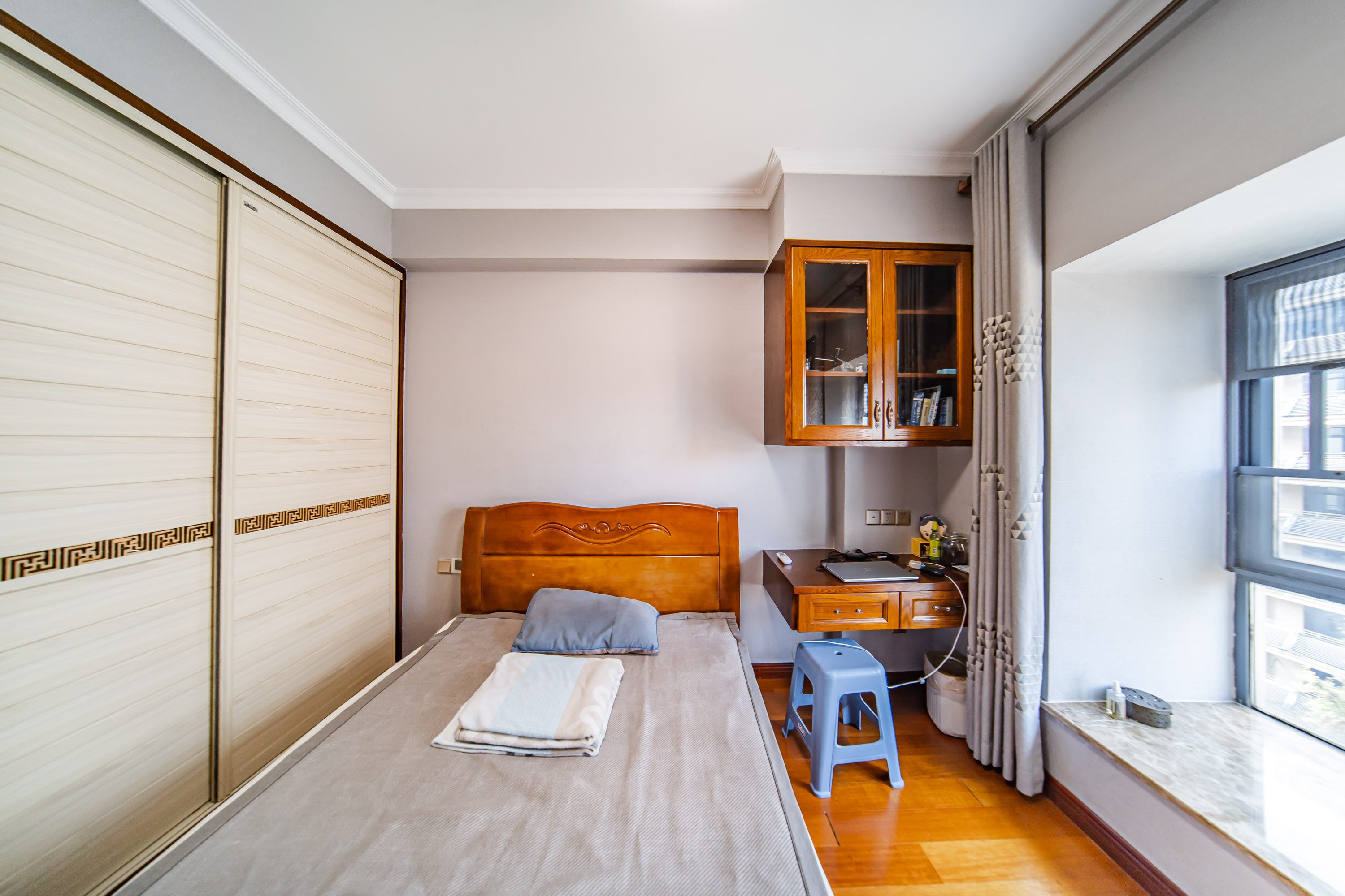 麓山翰林苑 4室2厅1卫 170.0万 麓山翰林苑 4室2厅1卫 170.0万卧室