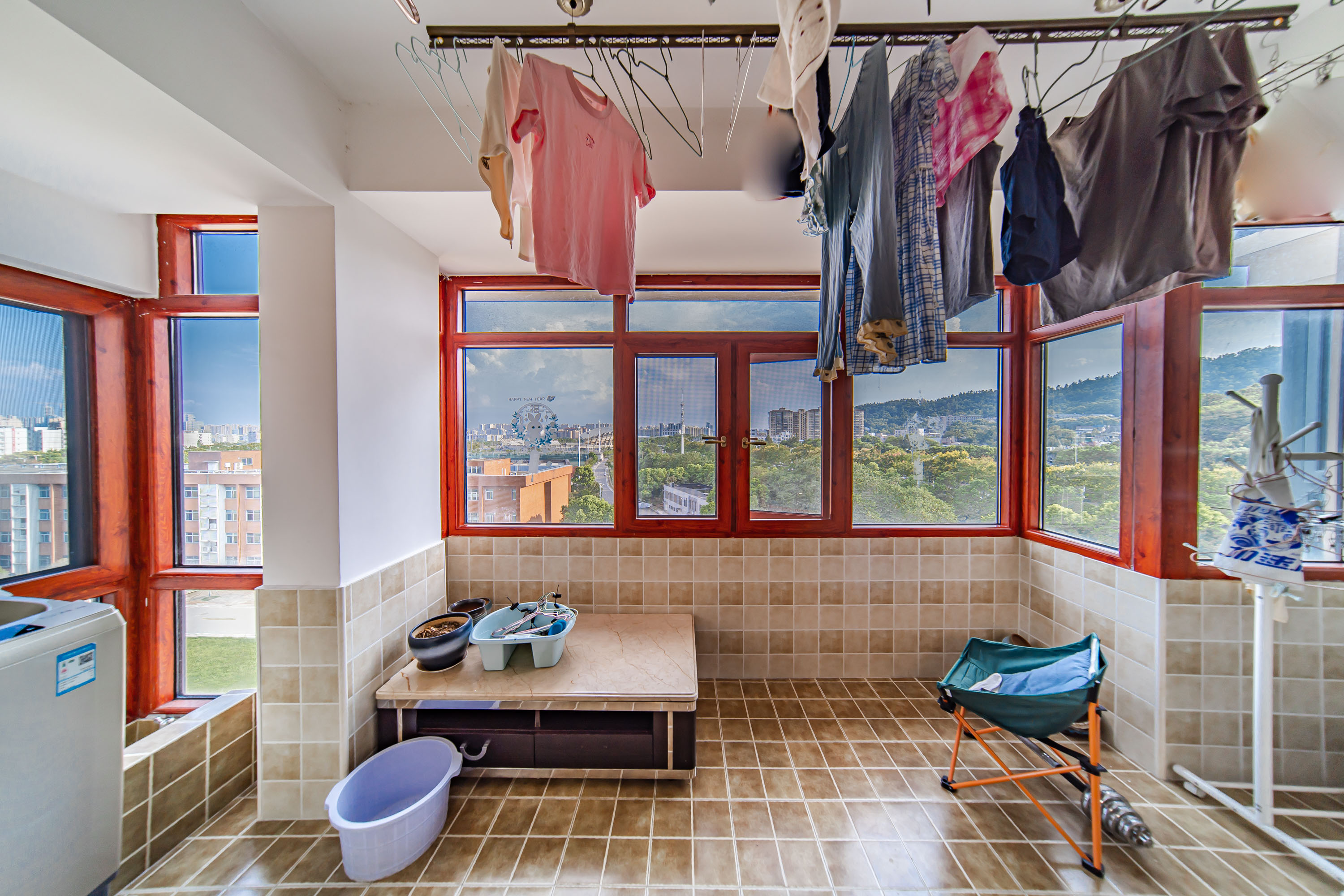 麓山翰林苑 4室2厅1卫 170.0万 麓山翰林苑 4室2厅1卫 170.0万阳台