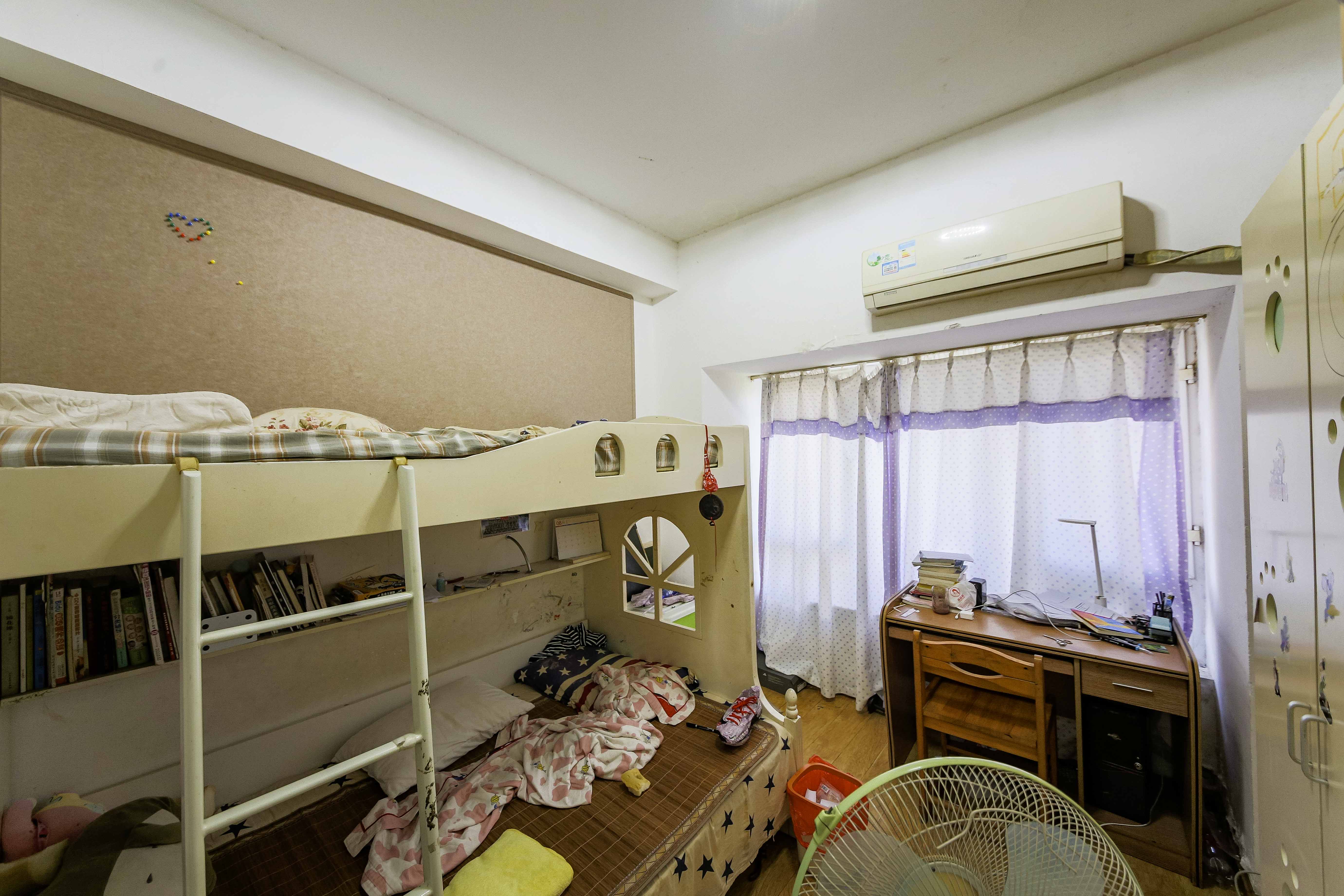 红区抽屉  2室1厅1卫   65.00万卧室