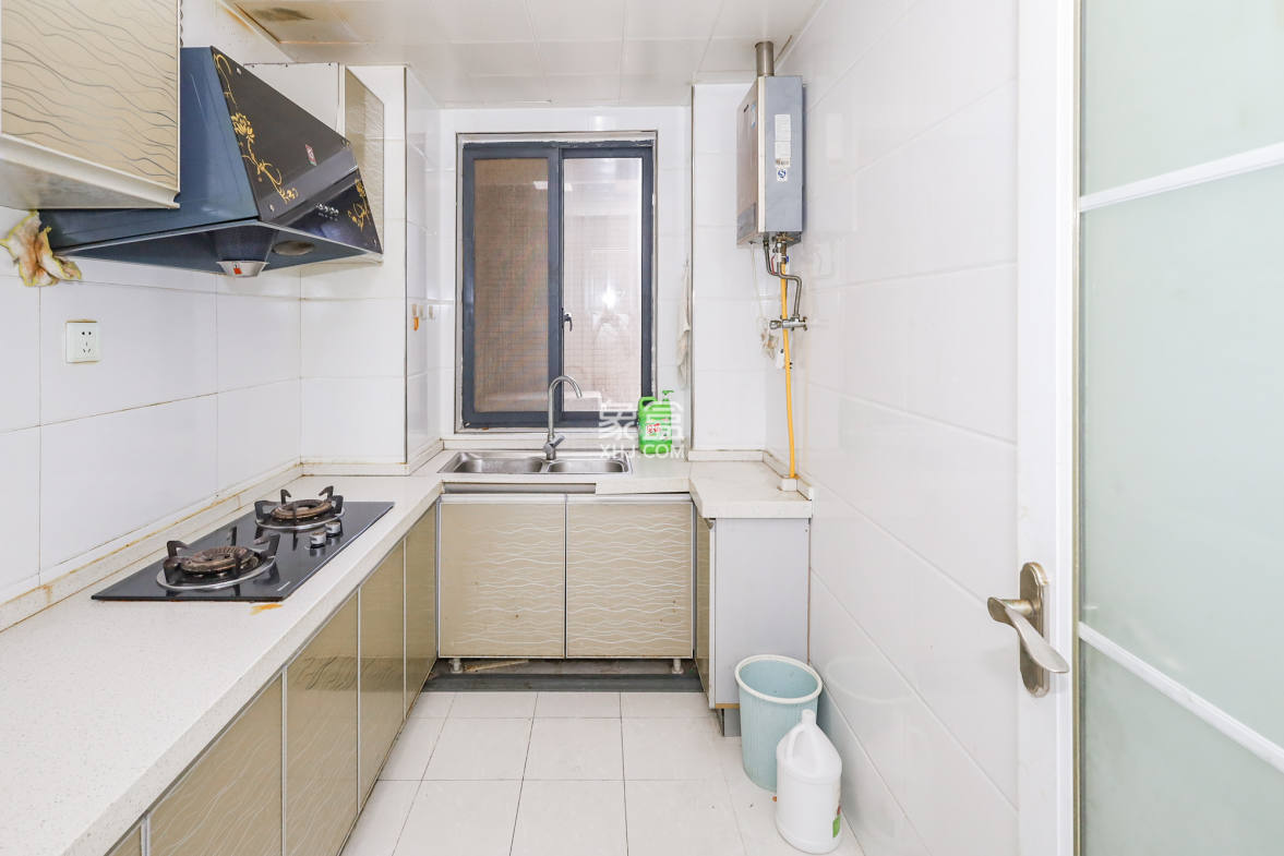 钰龙天下一期  2室2厅1卫    230.0万 钰龙天下一期  2室2厅1卫    230.0万厨房