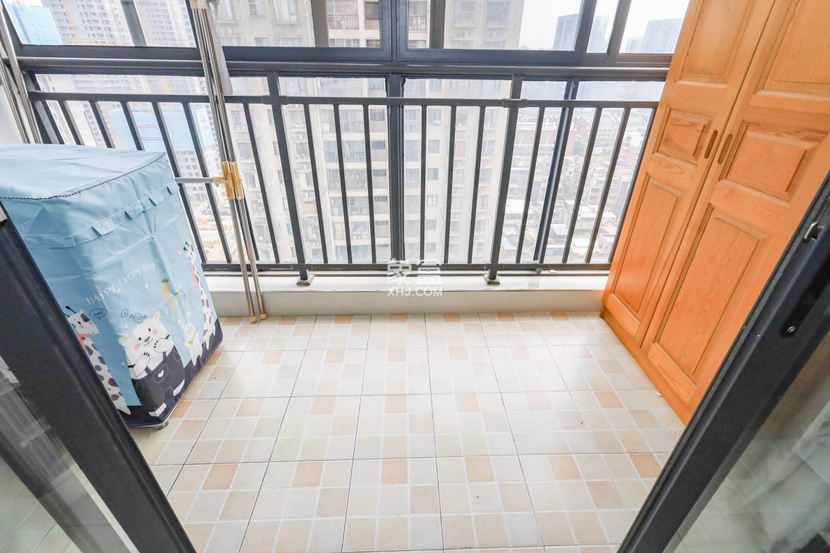 钰龙天下一期  2室2厅1卫    230.0万 钰龙天下一期  2室2厅1卫    230.0万阳台