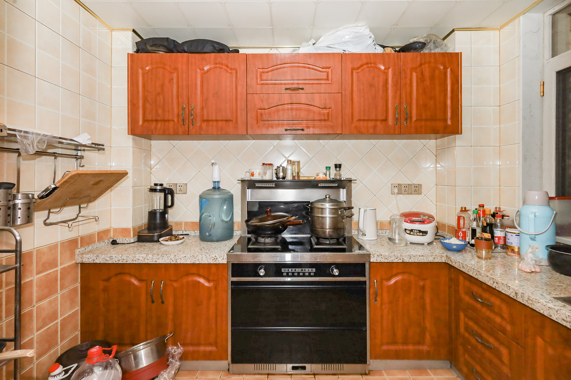 八方小区A区  4室2厅2卫    430.0万 八方小区A区  4室2厅2卫    430.0万厨房