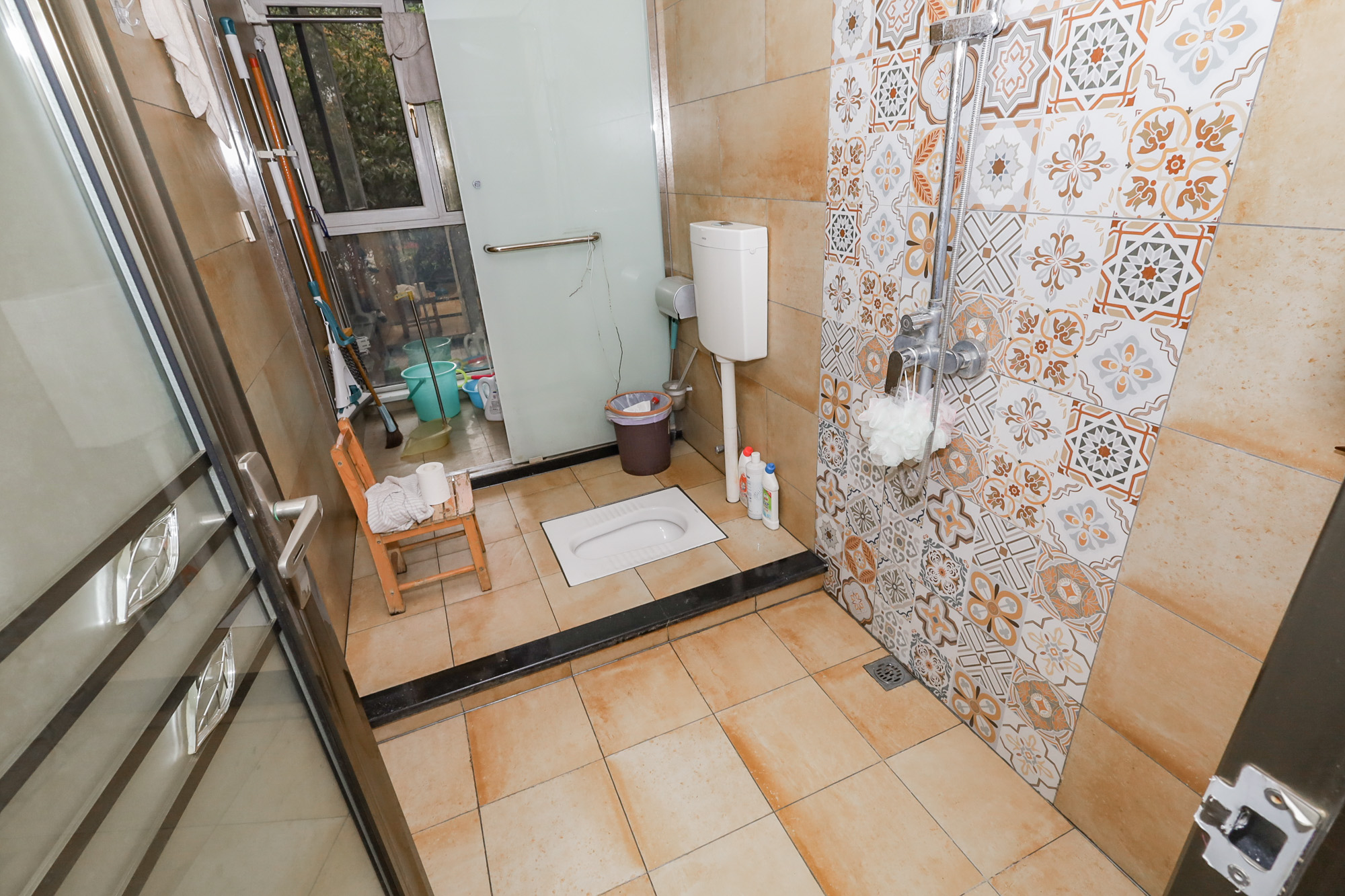 八方小区A区  4室2厅2卫    430.0万 八方小区A区  4室2厅2卫    430.0万卫生间