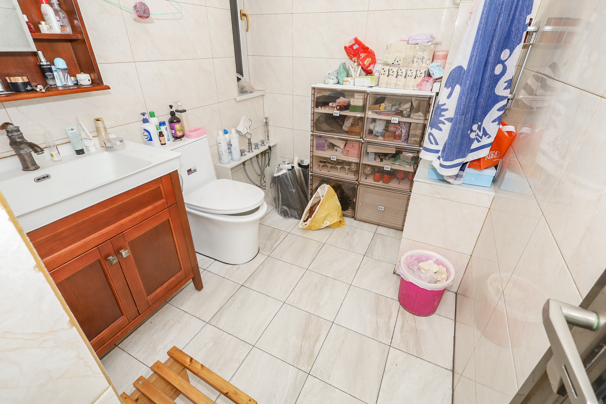 八方小区A区  4室2厅2卫    430.0万 八方小区A区  4室2厅2卫    430.0万卫生间