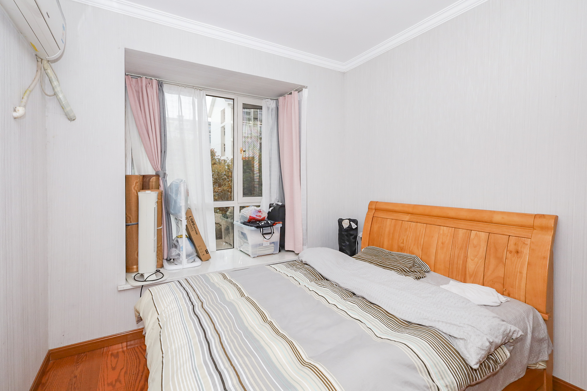 八方小区A区  4室2厅2卫    430.0万卧室