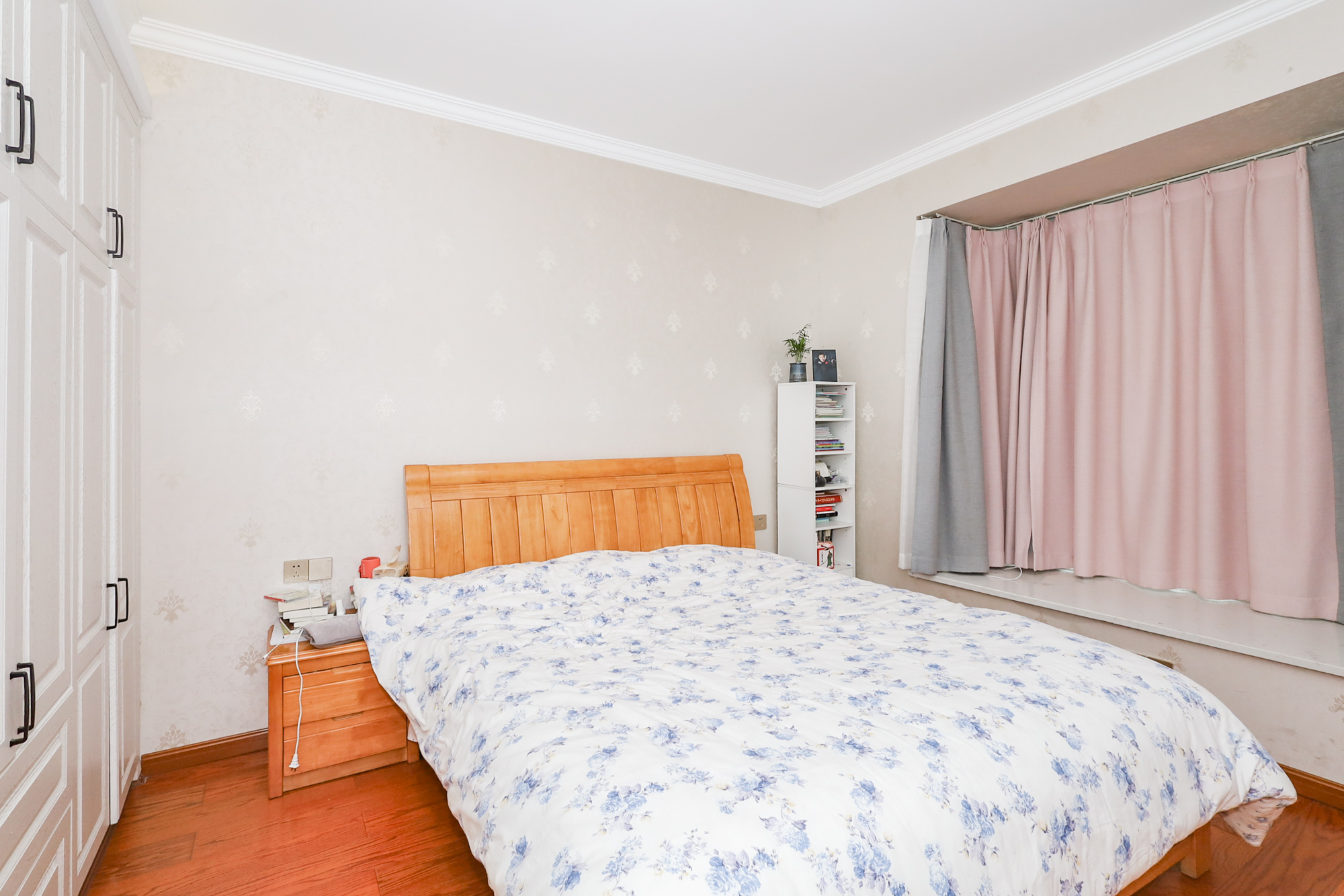 八方小区A区  4室2厅2卫    430.0万卧室