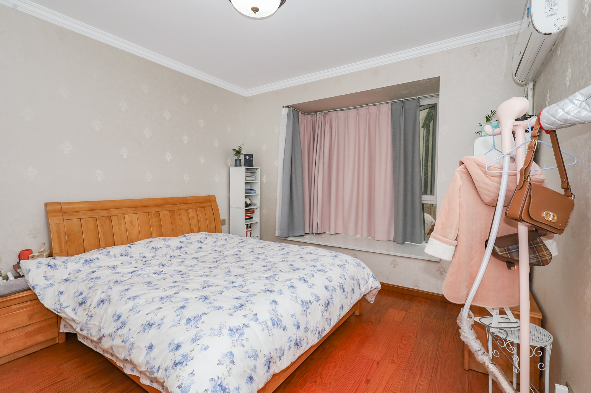 八方小区A区  4室2厅2卫    430.0万 八方小区A区  4室2厅2卫    430.0万卧室