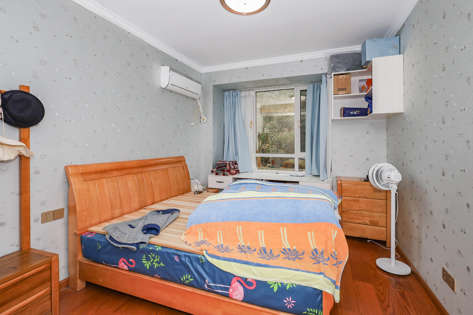 八方小区A区  4室2厅2卫    430.0万 八方小区A区  4室2厅2卫    430.0万卧室