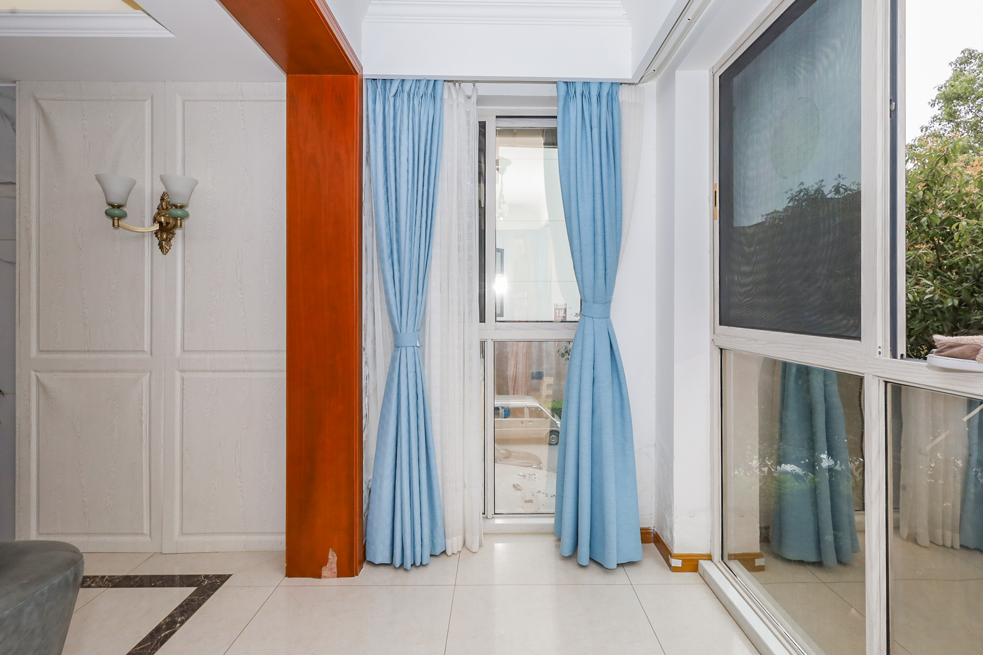 八方小区A区  4室2厅2卫    430.0万阳台