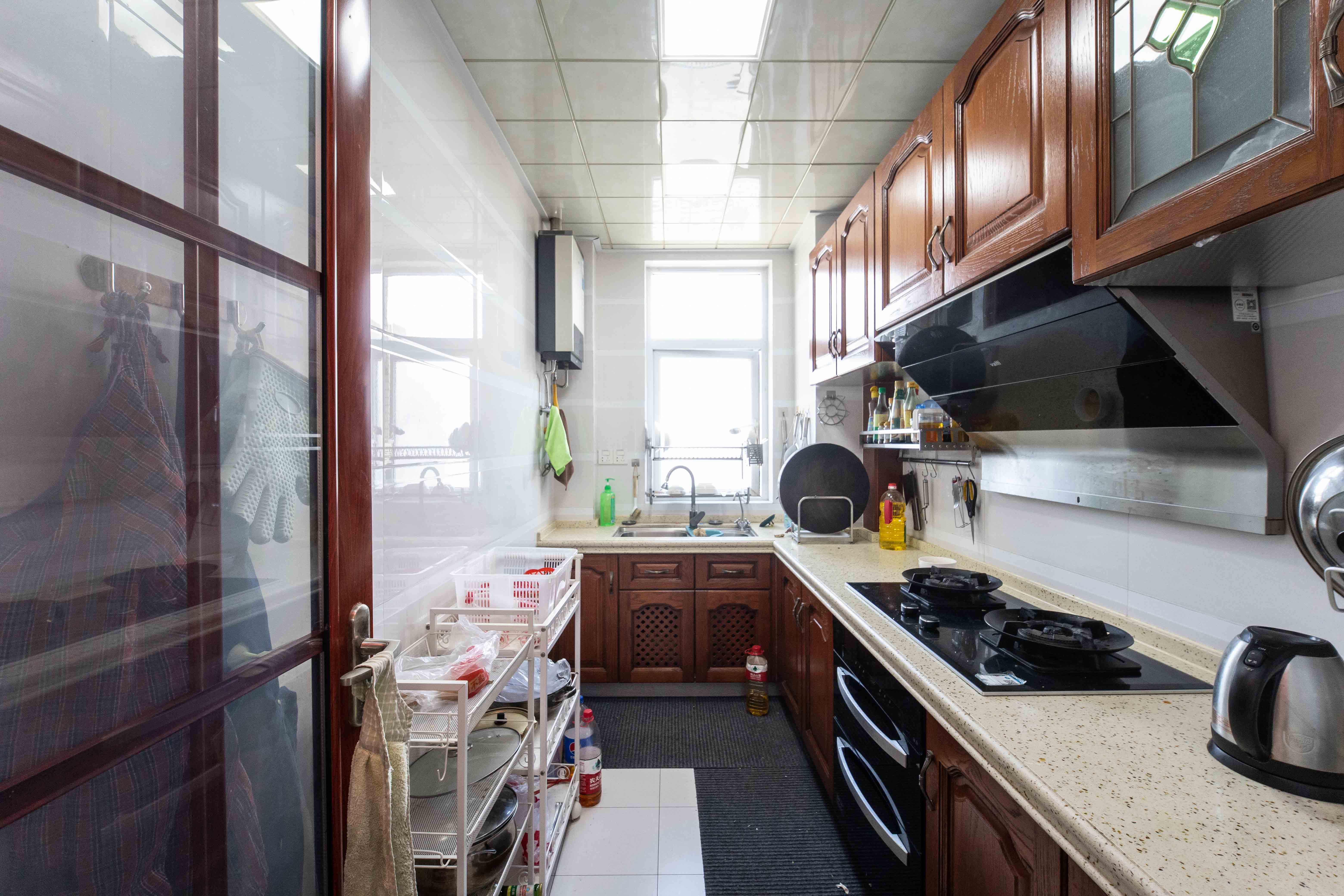 泊爱蓝湾  4室2厅2卫    135.0万 泊爱蓝湾  4室2厅2卫    135.0万厨房