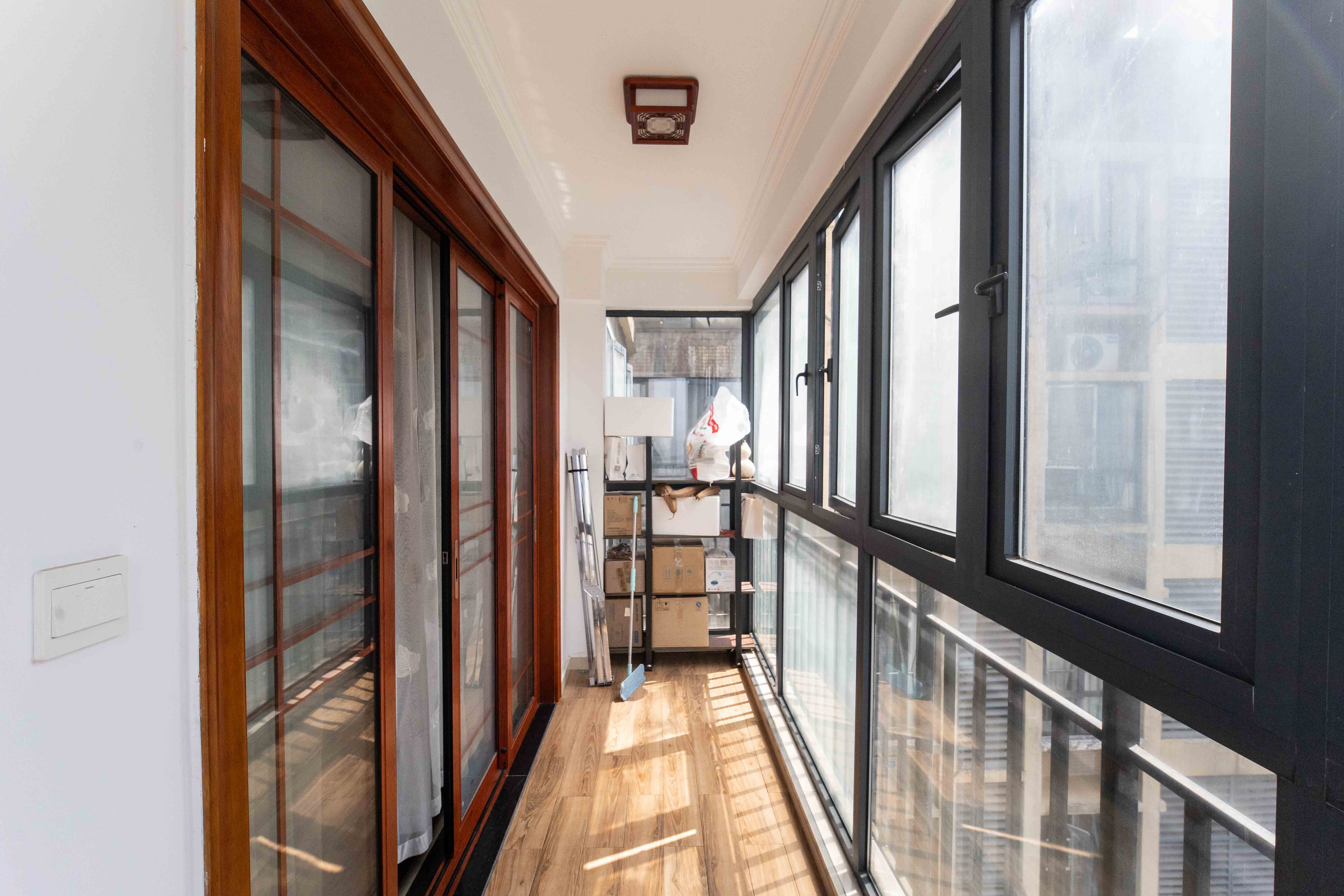 泊爱蓝湾  4室2厅2卫    135.0万 泊爱蓝湾  4室2厅2卫    135.0万阳台