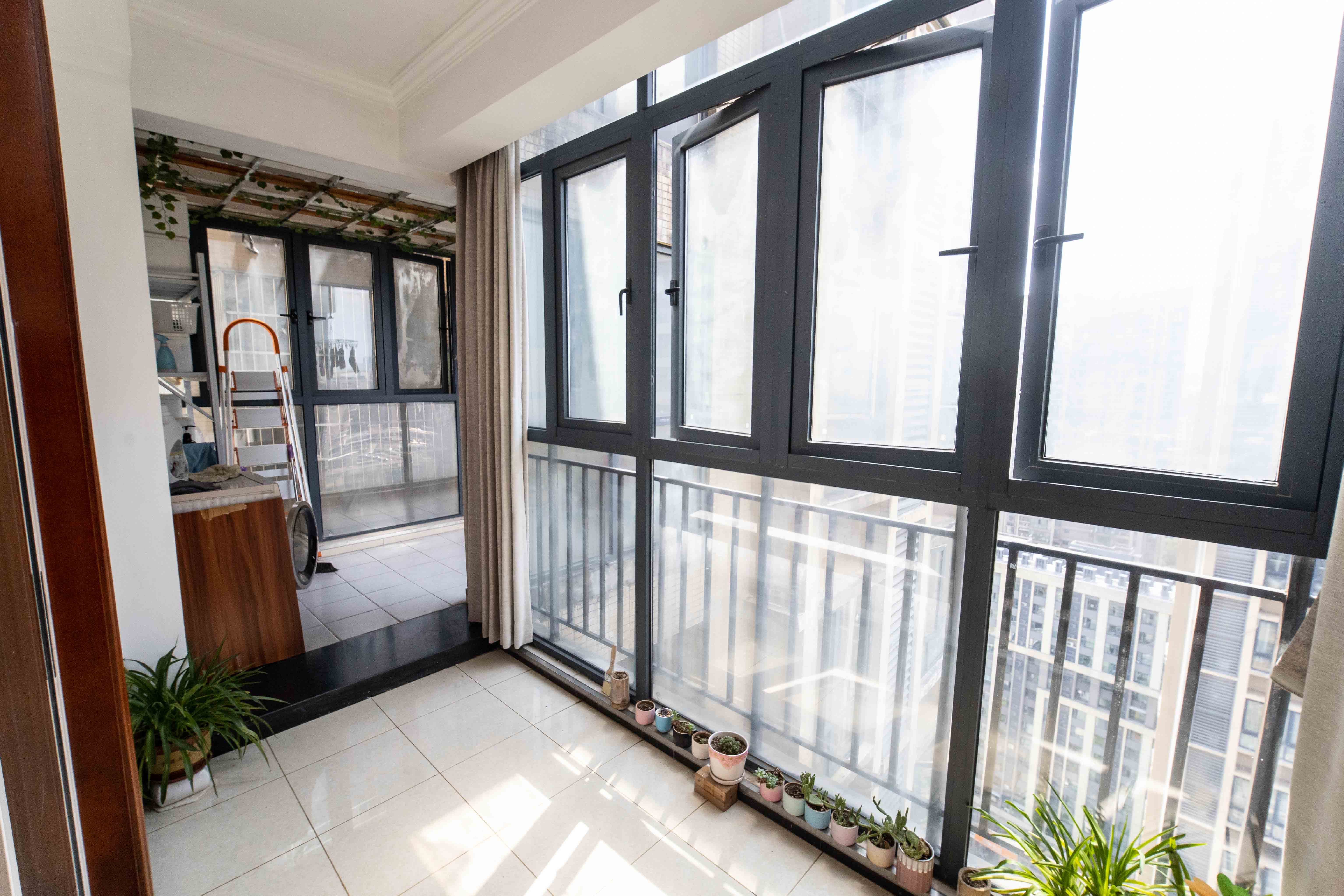 泊爱蓝湾  4室2厅2卫    135.0万 泊爱蓝湾  4室2厅2卫    135.0万阳台