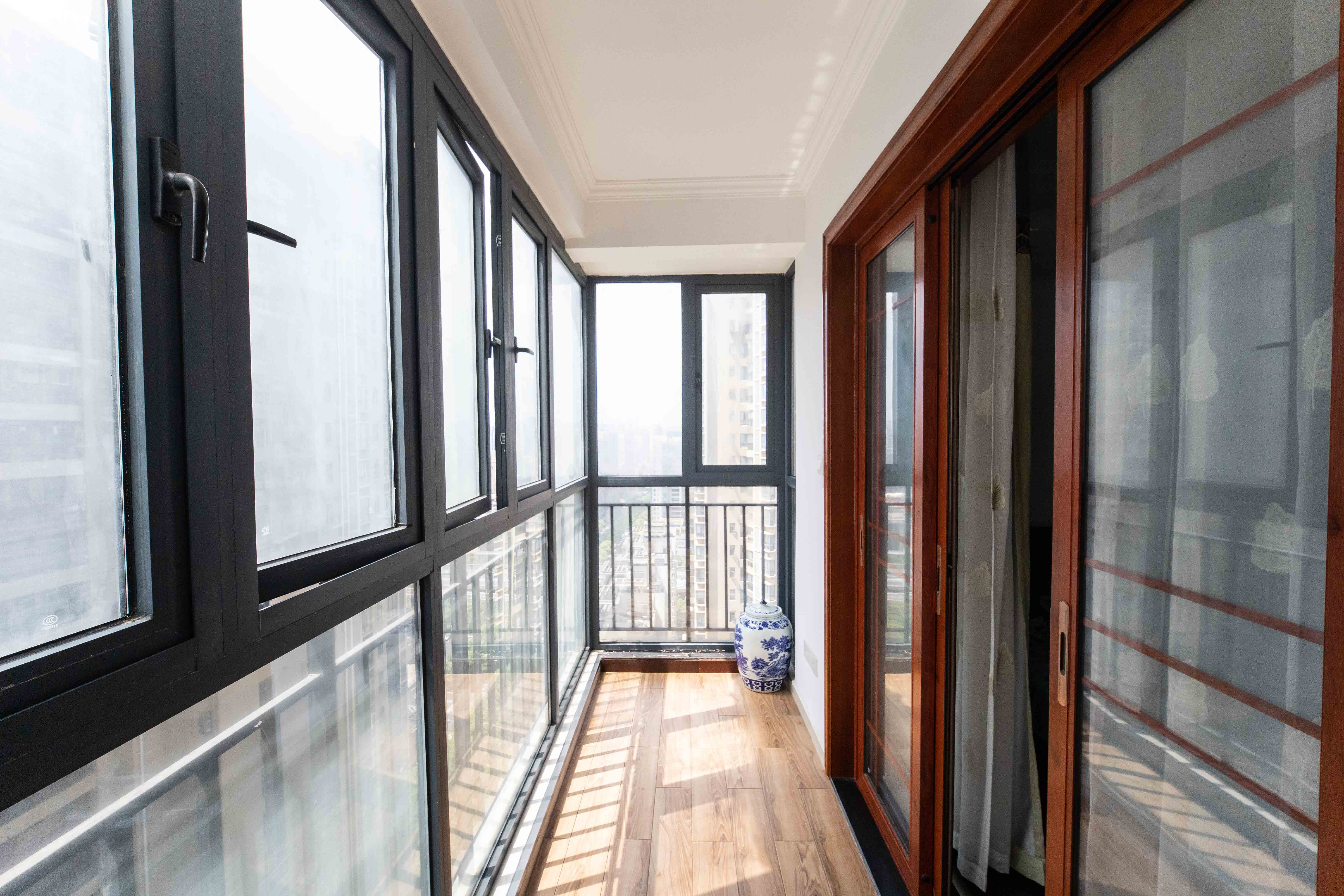 泊爱蓝湾  4室2厅2卫    135.0万 泊爱蓝湾  4室2厅2卫    135.0万阳台