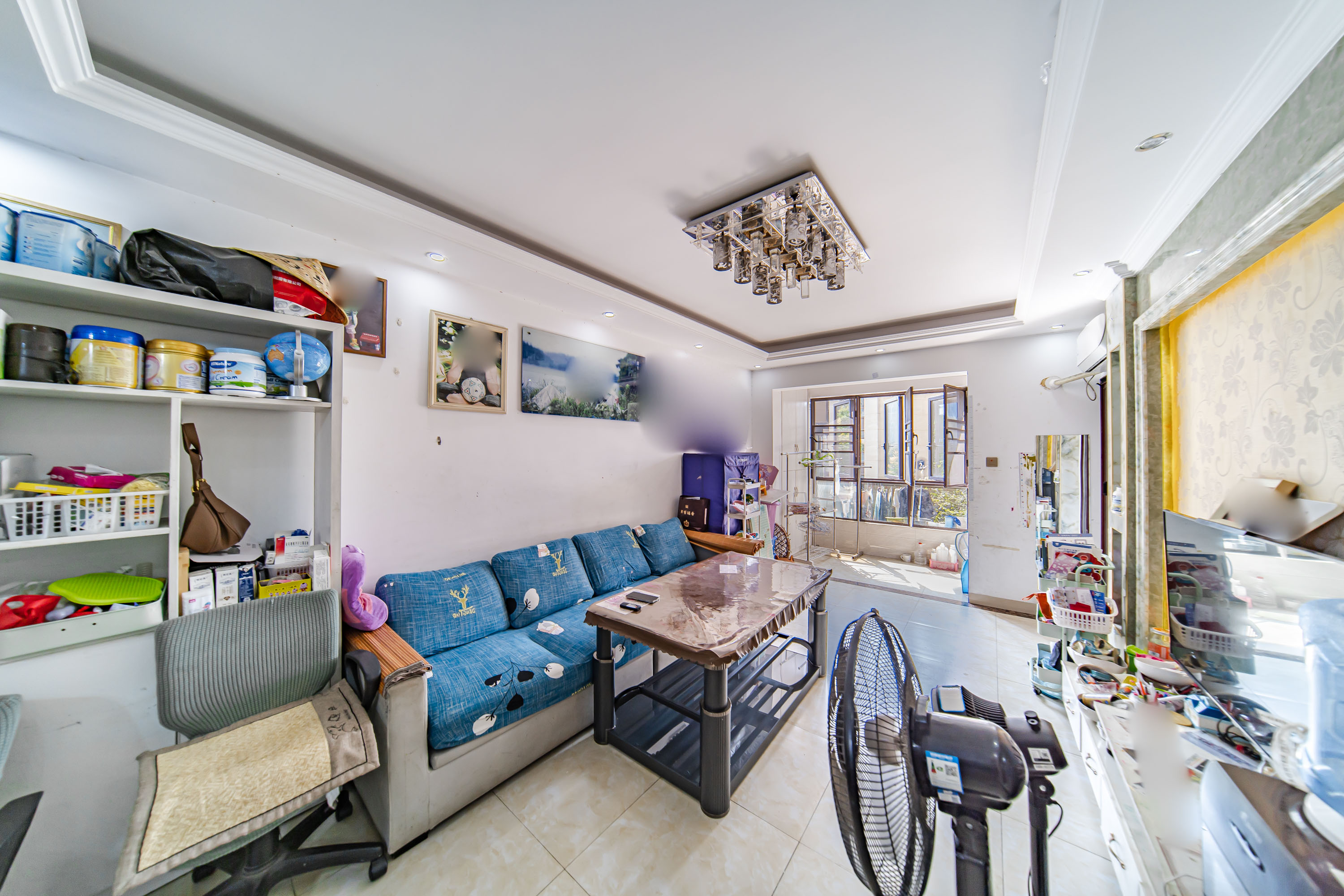 洋湖18克拉（旷远洋湖18克拉）  3室2厅1卫    90.0万客厅