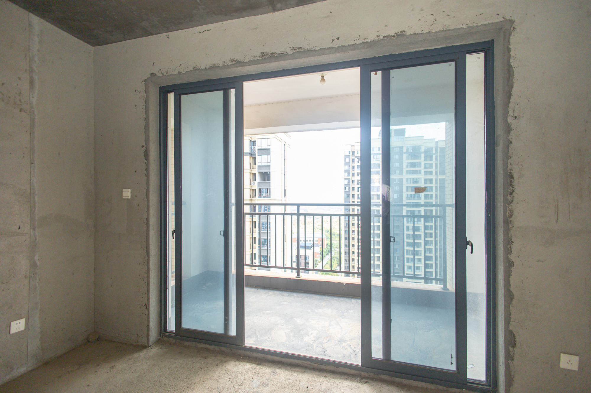 长龙湾 4室2厅2卫 76.8万 长龙湾 4室2厅2卫 76.8万阳台