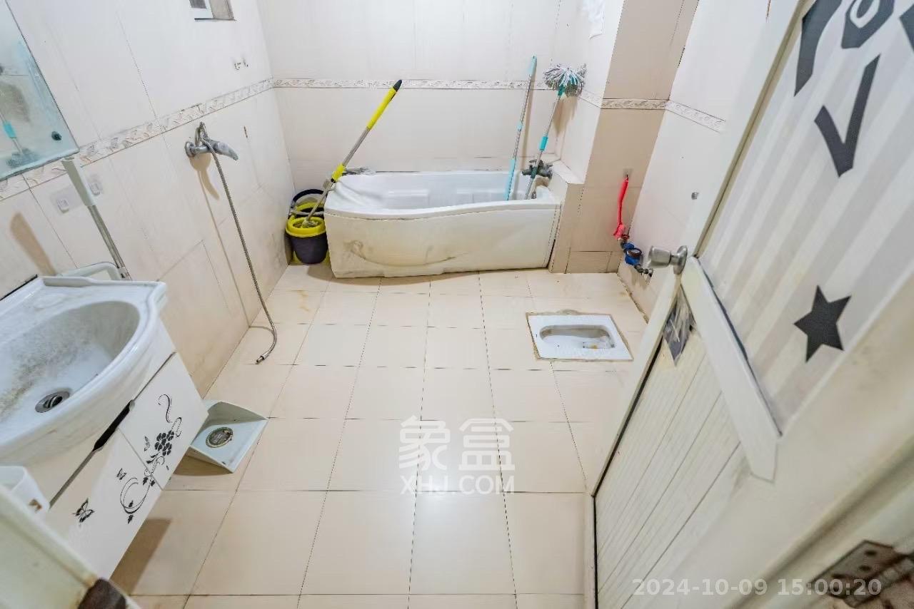 左岸春天  4室2厅1卫   2500.00元/月室内图