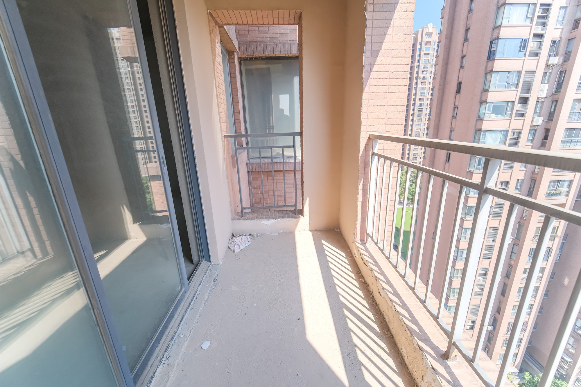 三一街区  3室2厅1卫   100.00万阳台