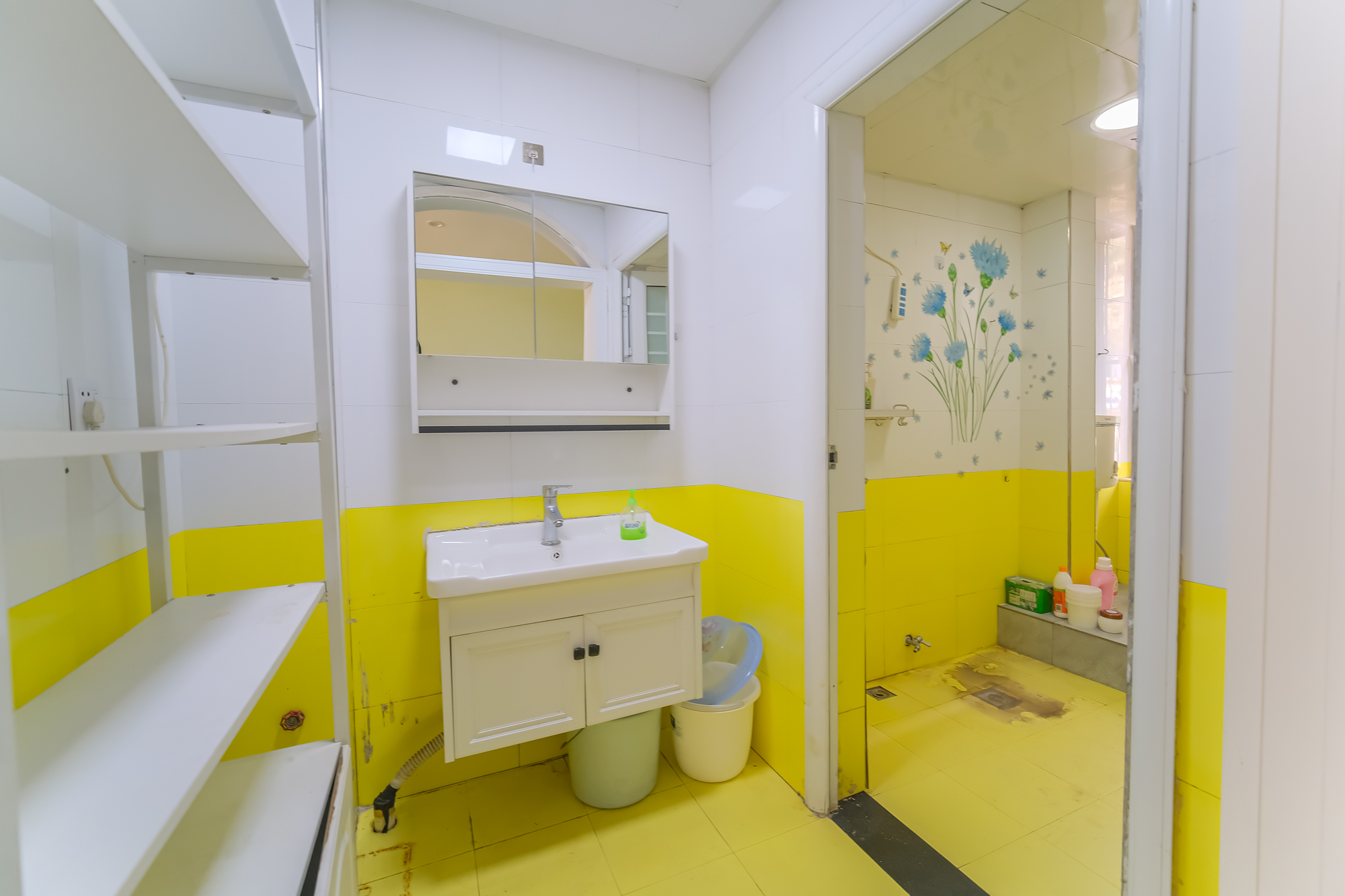 山水湾  5室2厅3卫   290.00万卫生间