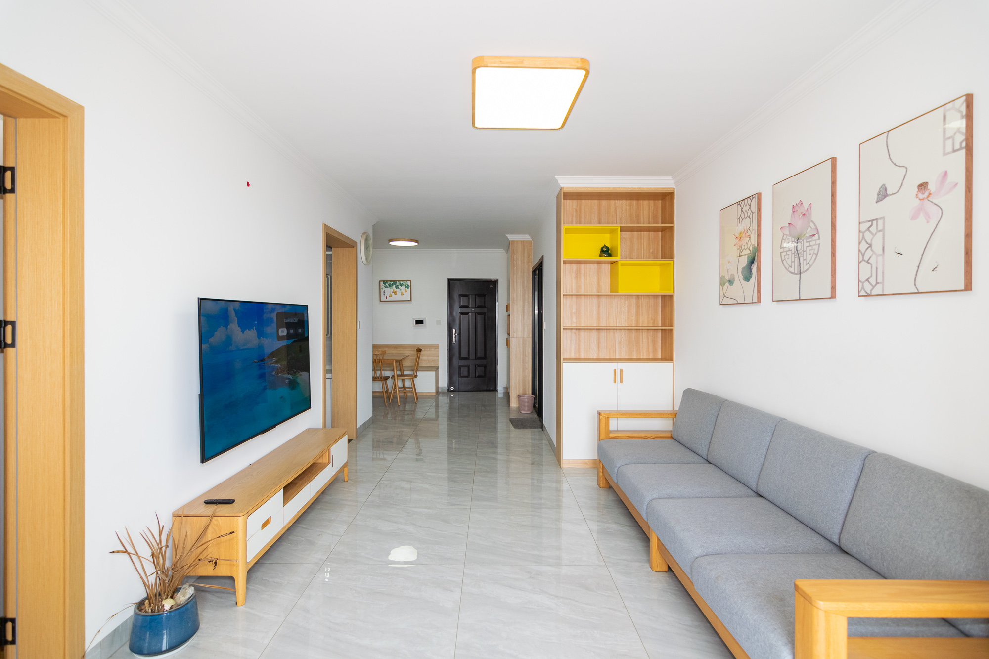 金地三千府(金地湖山樾、金地自在城) 3室2厅1卫 79.5万 金地三千府(金地湖山樾、金地自在城) 3室2厅1卫 79.5万客厅